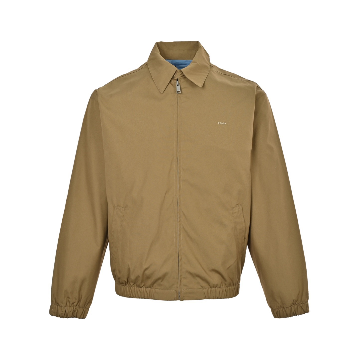 本地自取: 💰370
Prada/普拉达 25Fw 小标拼色夹克外套
双面双色 老干部 行政夹克,高质感穿搭还得是Prada,复古又清新的颜色,藏蓝色搭配墨绿色,卡其色搭配水蓝色,烟灰色搭配淡粉色
胸口采用简洁的小logo设计
Size:46-52