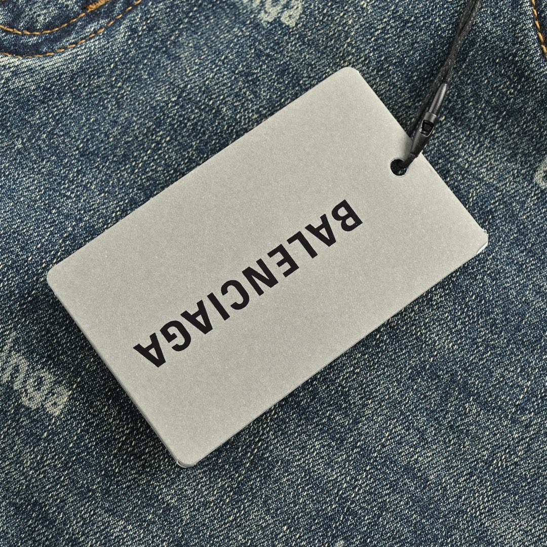 Balenciaga /巴黎世家 23Fw 满印字母磨破水洗牛仔裤