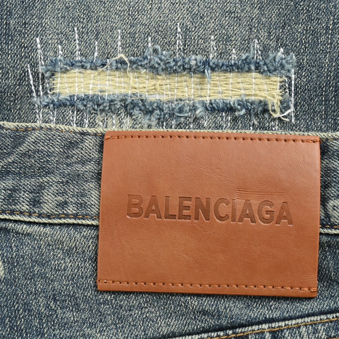 Balenciaga /巴黎世家 23Fw 满印字母磨破水洗牛仔裤