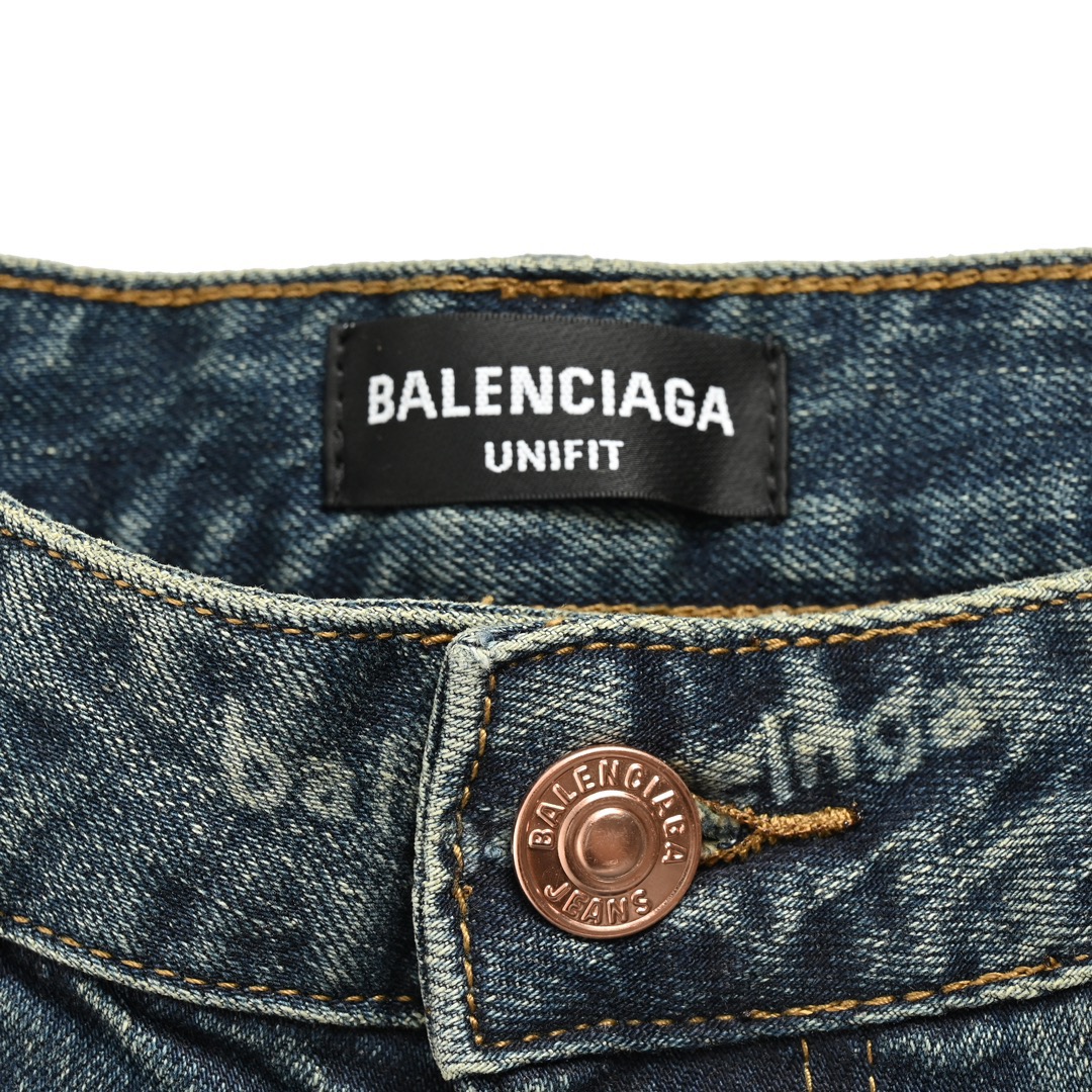 Balenciaga /巴黎世家 23Fw 满印字母磨破水洗牛仔裤
