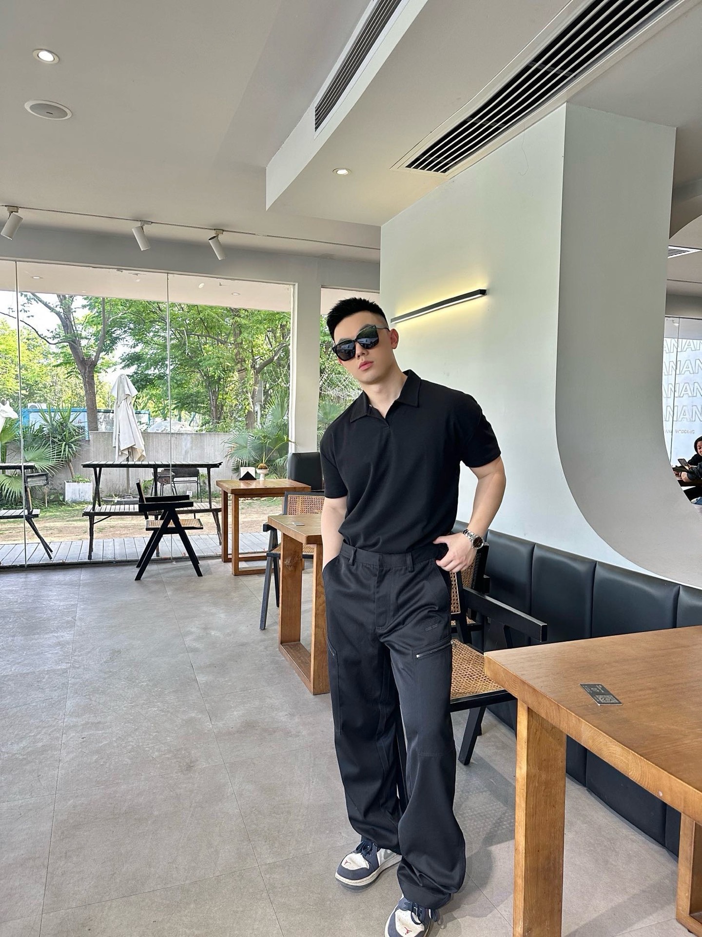 #Louis Vuitton/路易威登 25ss 刺绣徽标口袋拉链工装裤上身效果