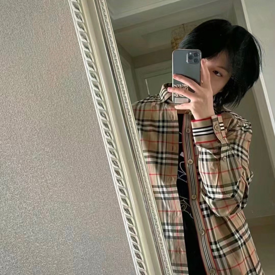 #Burberry/巴宝莉 经典门襟袖口条纹织带格纹衬衫上身效果