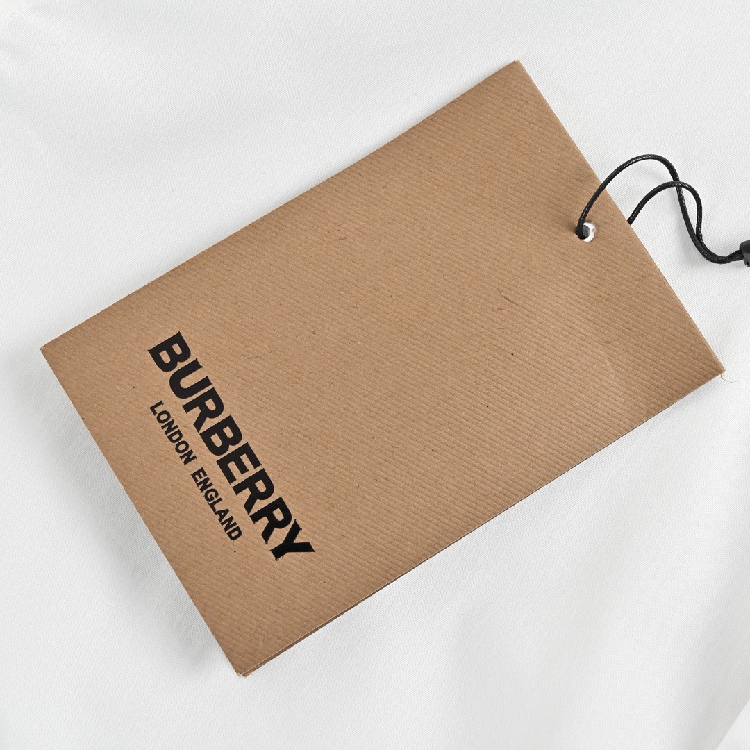 Burberry/巴宝莉 经典刺绣TB小标衬衫 黑字衬衫白