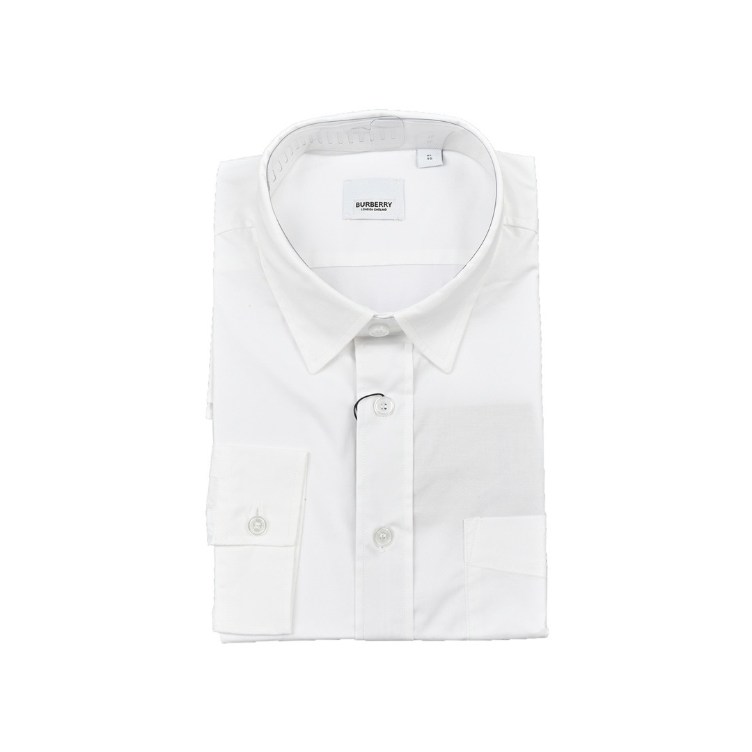 本地自取:💰240
Burberry/巴宝莉 经典刺绣TB小标衬衫
-黑字衬衫白
经典的版型裁剪设计 此款的裁剪延续了之前最为火爆的宽松衬衫版型解构 每一处的裁剪都经过无数次的调整与试穿 定制轻磅高针数薄款面料 由棉制成的平纹天然面料 由非常高的线数制成使其面料更加柔软 手感柔软平滑 全工序采用进口缝纫设备制作 针距细密 走线整齐 高品质制作技术 制作过程缓慢 品质层层把关 扣子采用透明琉璃扣子 细节还原 定制辅料三标 无论商务 休闲 高街还是日常穿搭 都会显得相当个性时尚 满足你所有的场合需求
Size:M-XXL