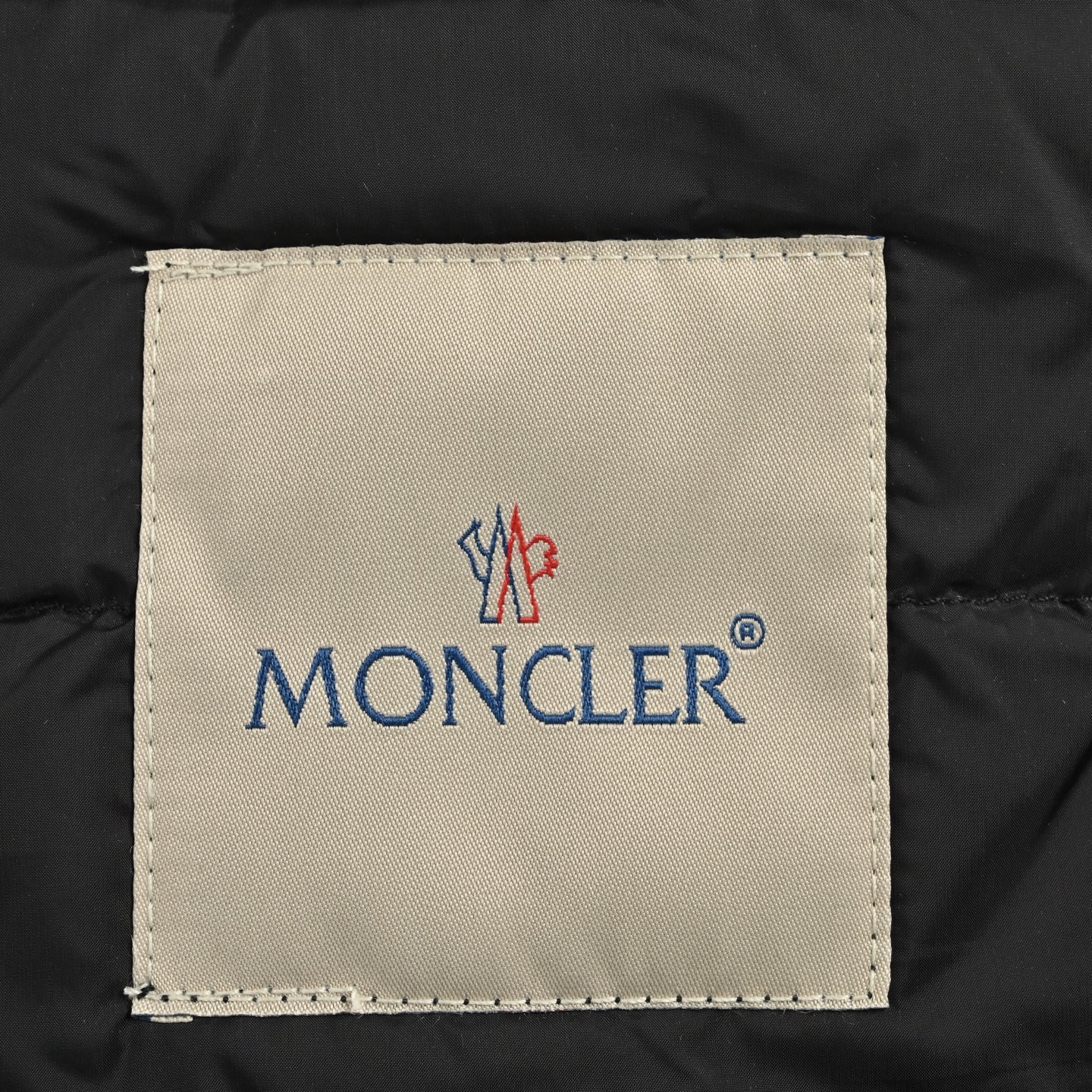 Moncler/蒙口 Lans系列立领排骨双口袋羽绒服