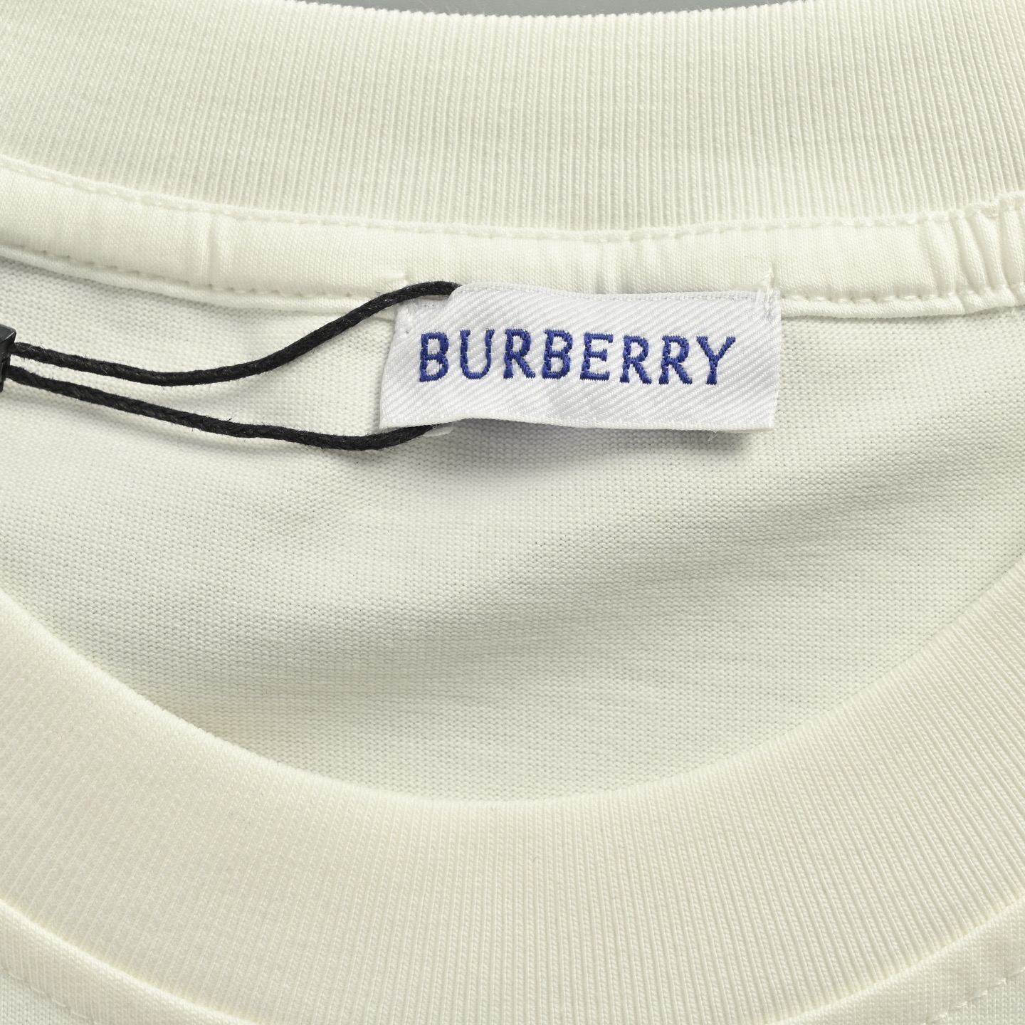 Burberry 巴宝莉 25Fw 胸前签名logo刺绣长袖T恤-Chinese UA Cheap High Quatity Brand Clothes Bags handbags Sneakers wholesale wholesaler seller from China Factory suppliers Fashion Clothing Shoes best Quality Beautiful Price Burberry 巴宝莉 25Fw 胸前签名logo刺绣长袖T恤