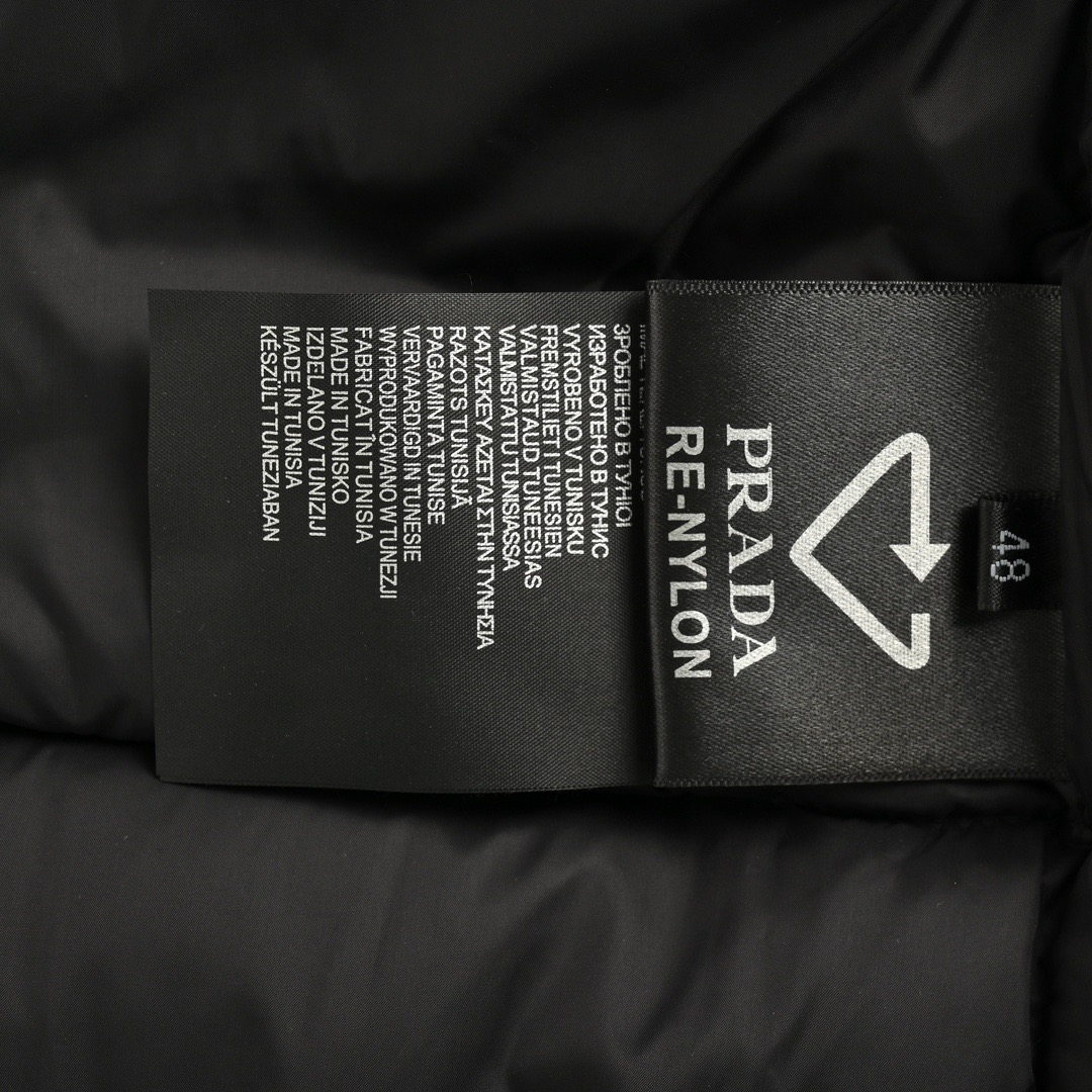 Prada/普拉达 24Fw 拉链口袋三角标羽绒服