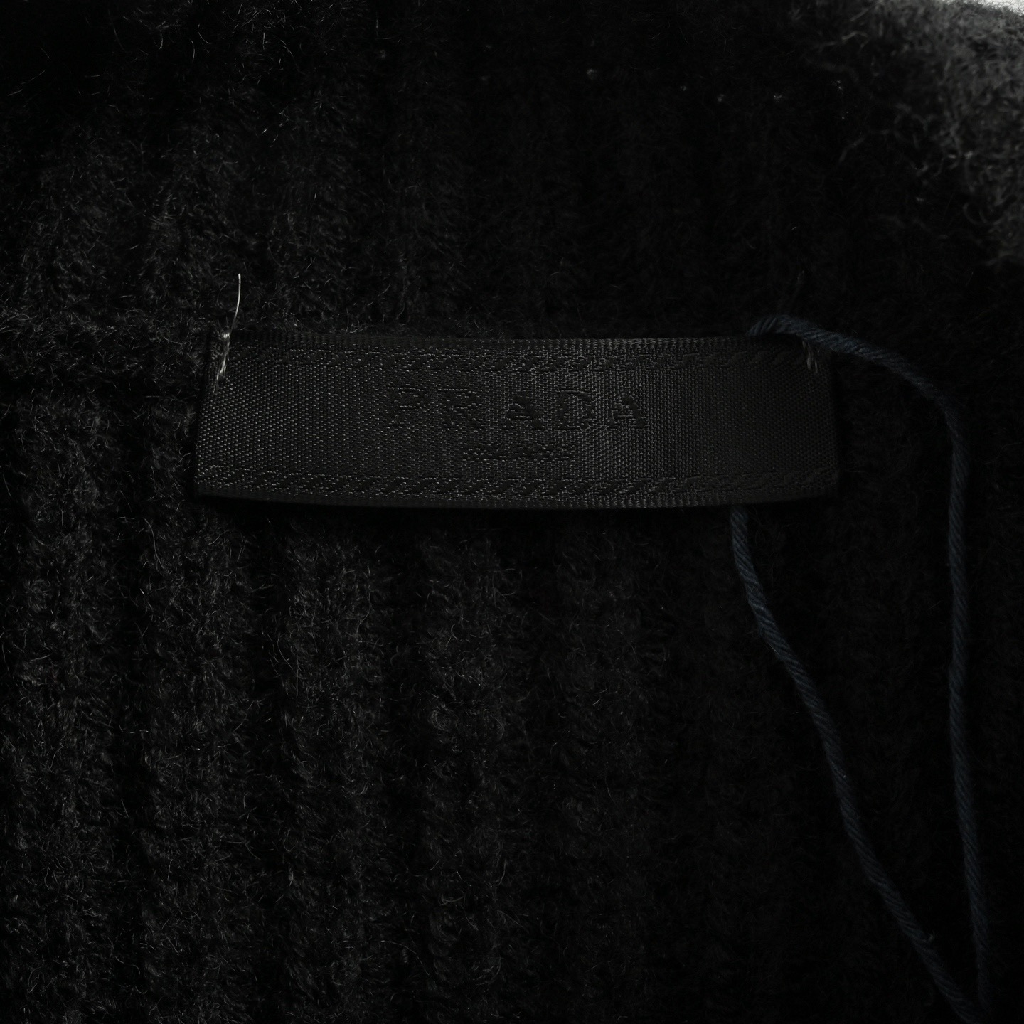 Prada/普拉达 刺绣徽标粗针羊毛开衫
