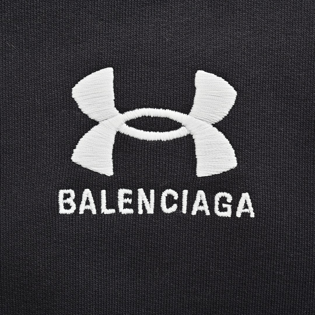 Balenciaga/巴黎世家 24Fw 安德玛联名刺绣徽标圆领卫衣