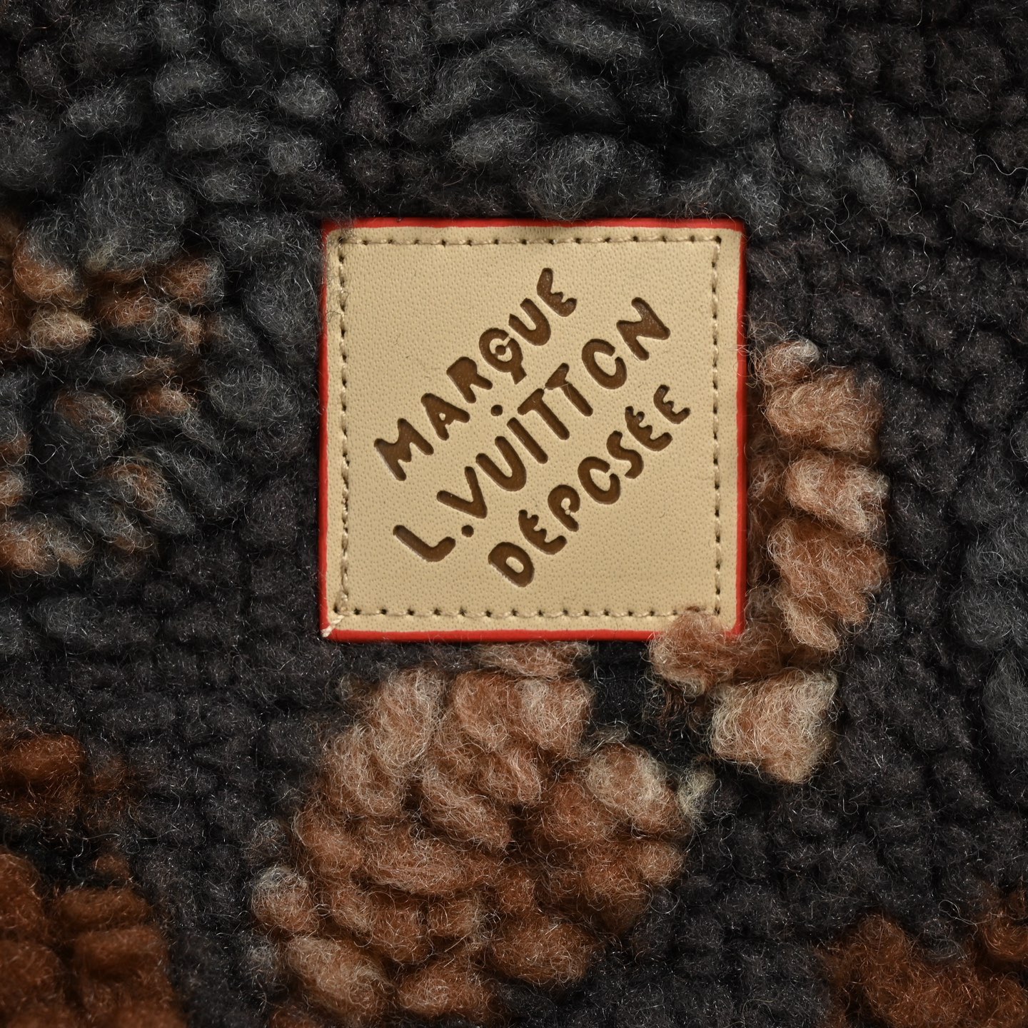 Louis Vuitton & Nigo 花型双面穿抓绒羊羔绒外套
