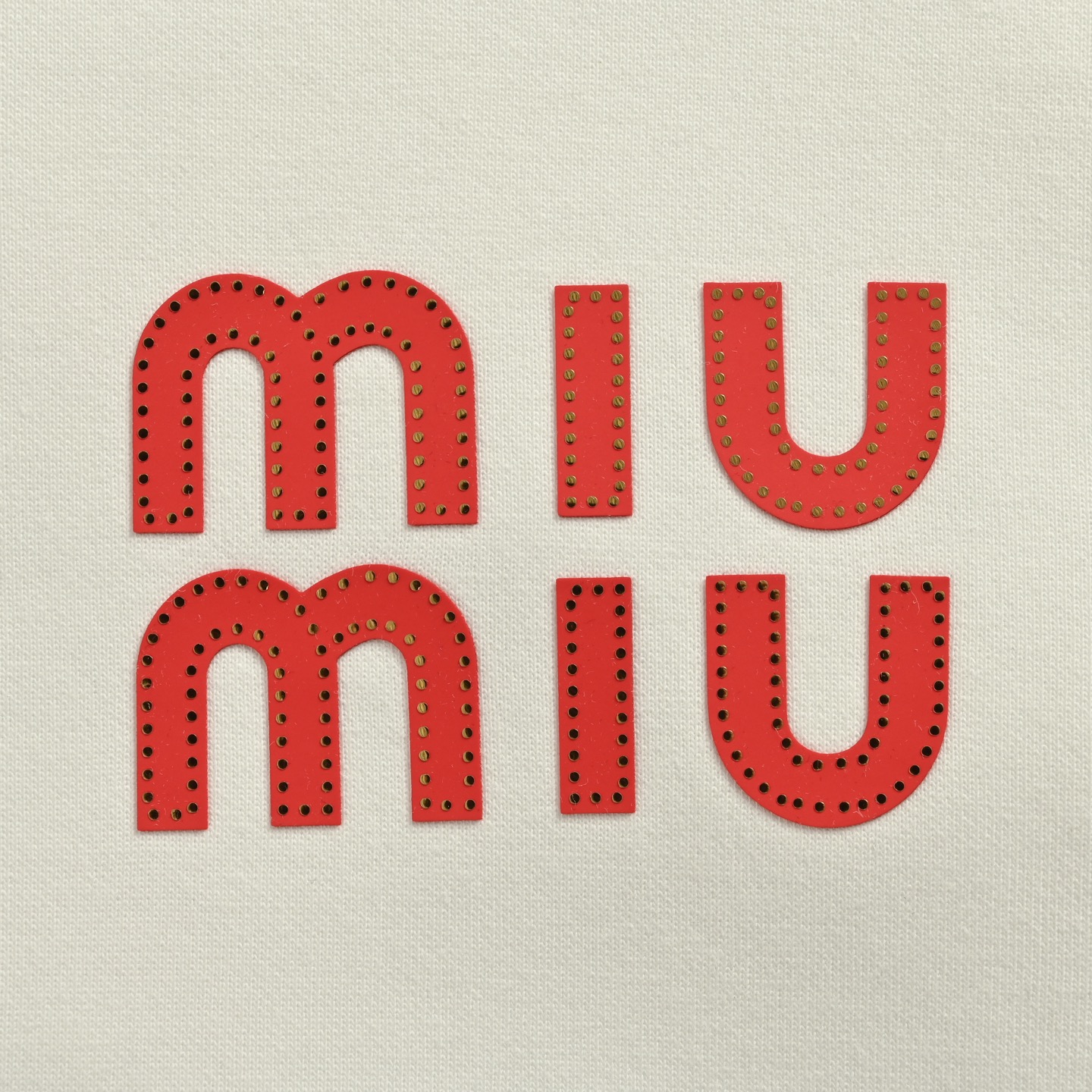 Miu Miu/缪缪 后背大logo发泡贴皮刺绣长袖T恤 定织定染 水洗柔滑长绒棉 黑色 白色