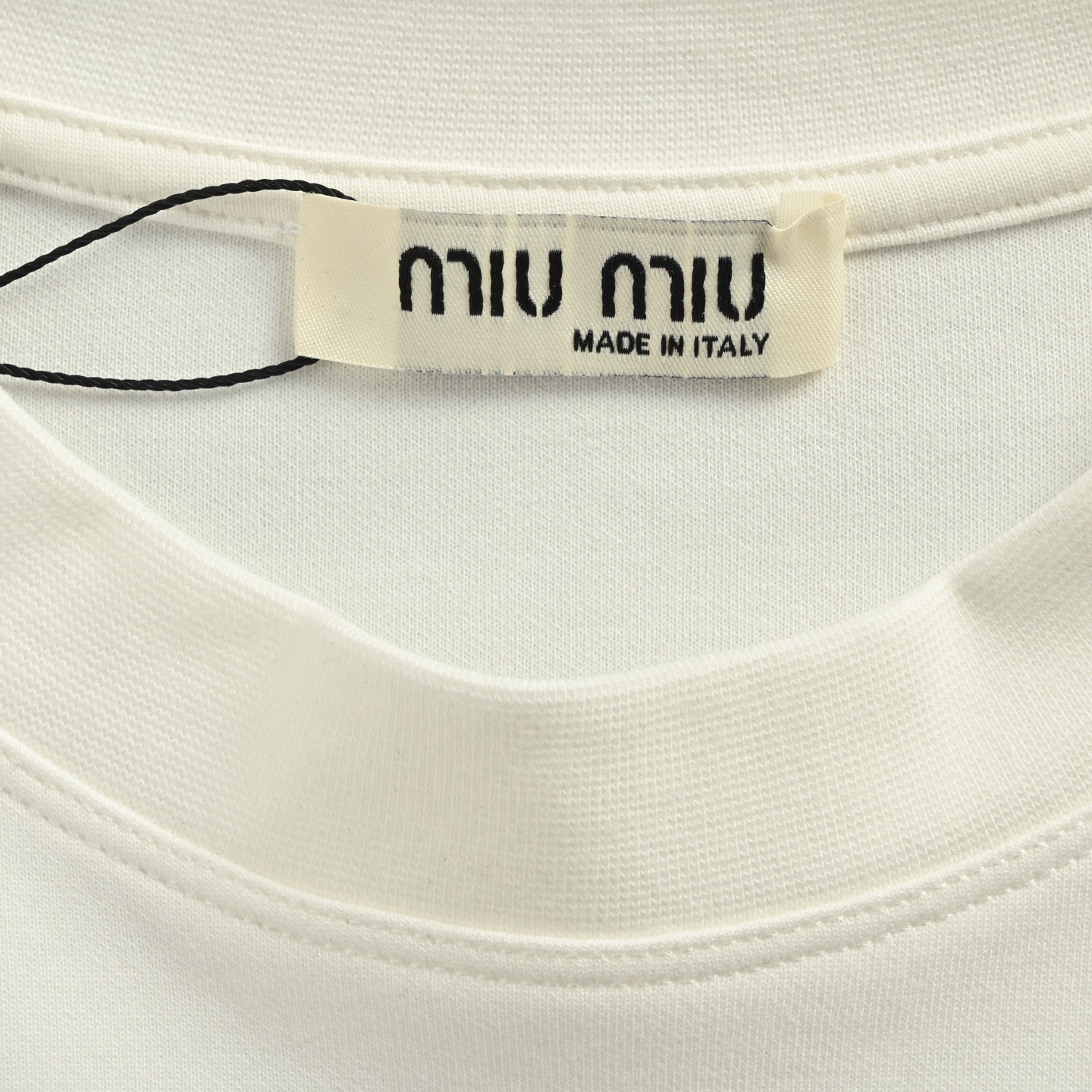 Miu Miu/缪缪 后背大logo发泡贴皮刺绣长袖T恤 定织定染 水洗柔滑长绒棉 黑色 白色
