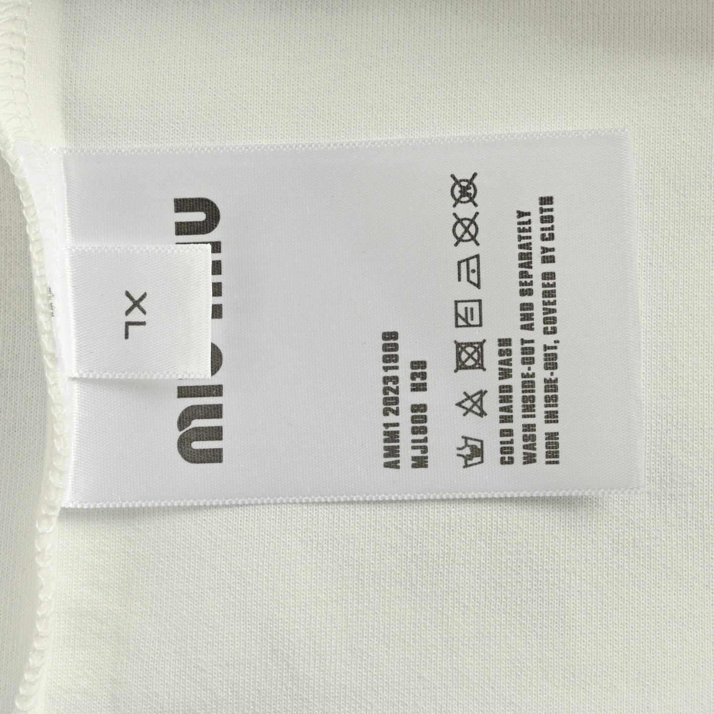 Miu Miu/缪缪 后背大logo发泡贴皮刺绣长袖T恤 定织定染 水洗柔滑长绒棉 黑色 白色
