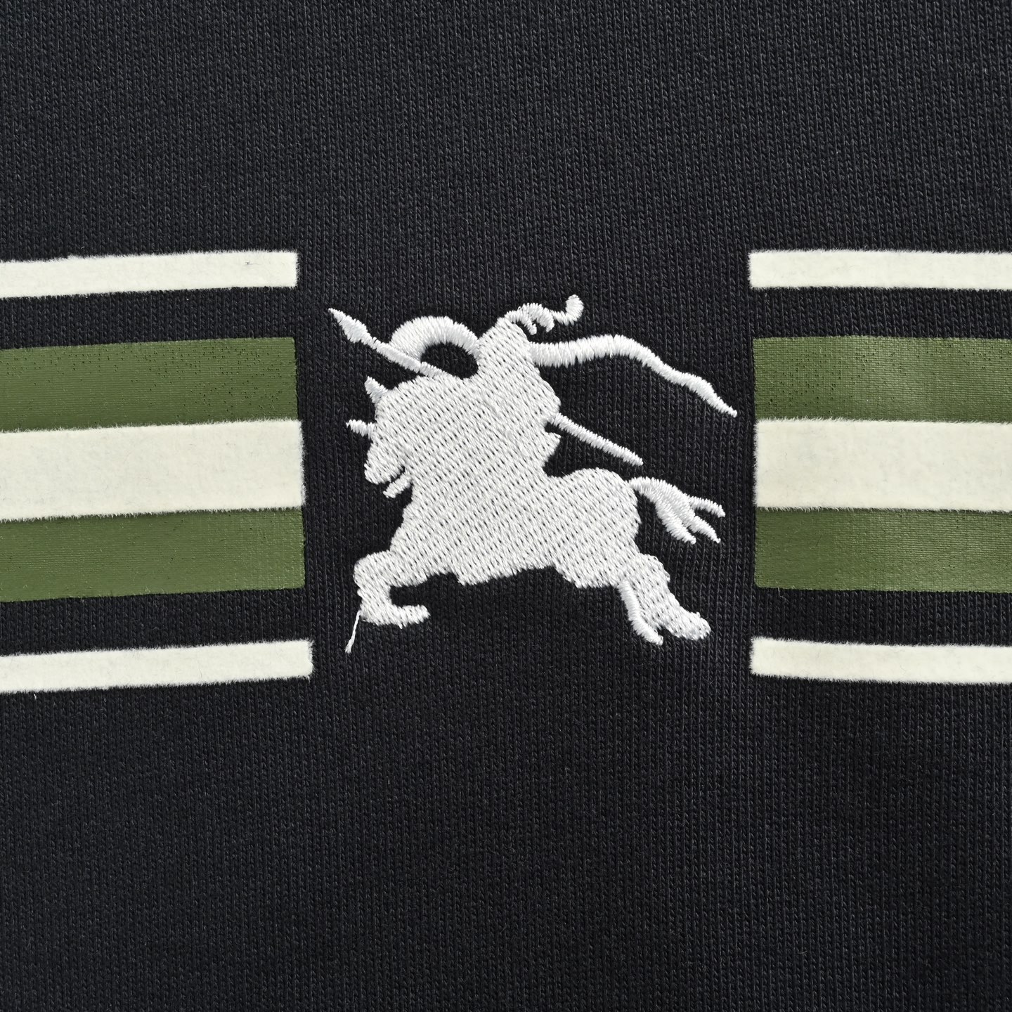 Burberry/巴宝莉 战马标识刺绣横条圆领卫衣蓝色 米色