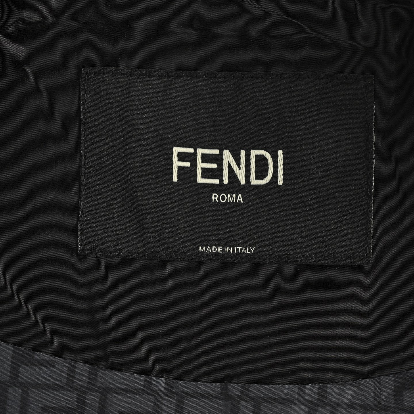 Fendi/芬迪 五金科技布连帽夹克外套