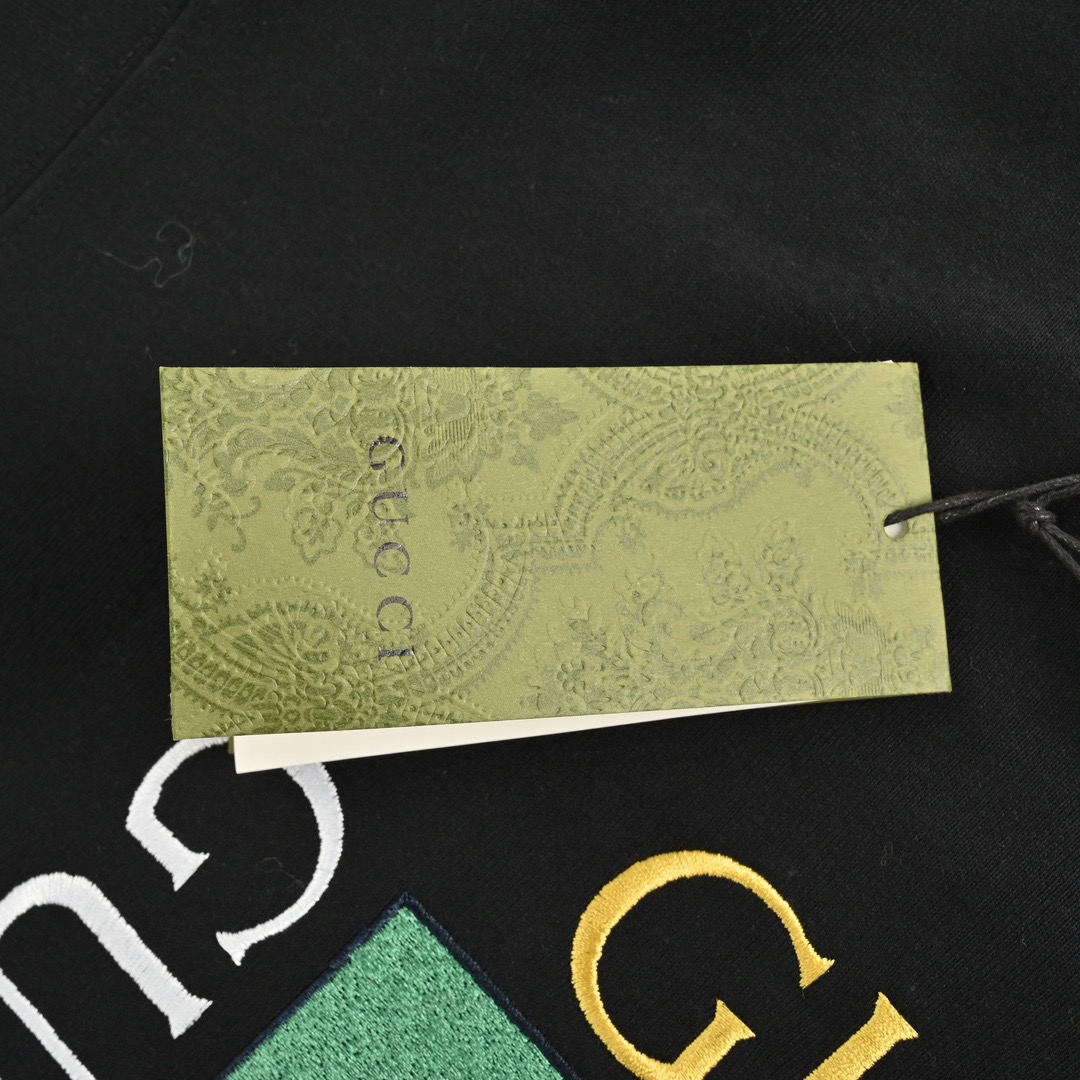 Gucci/古驰 情人节爱心贴布重工刺绣圆领卫衣 黑色 杏色 咖色