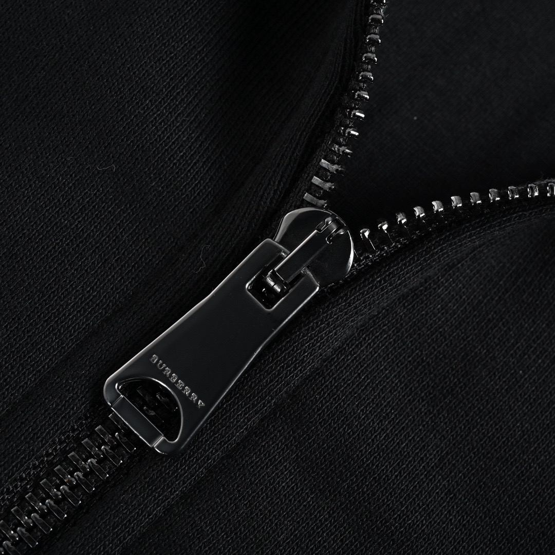 Burberry/巴宝莉 22Fw 刺绣战马帽子格纹拉链卫衣