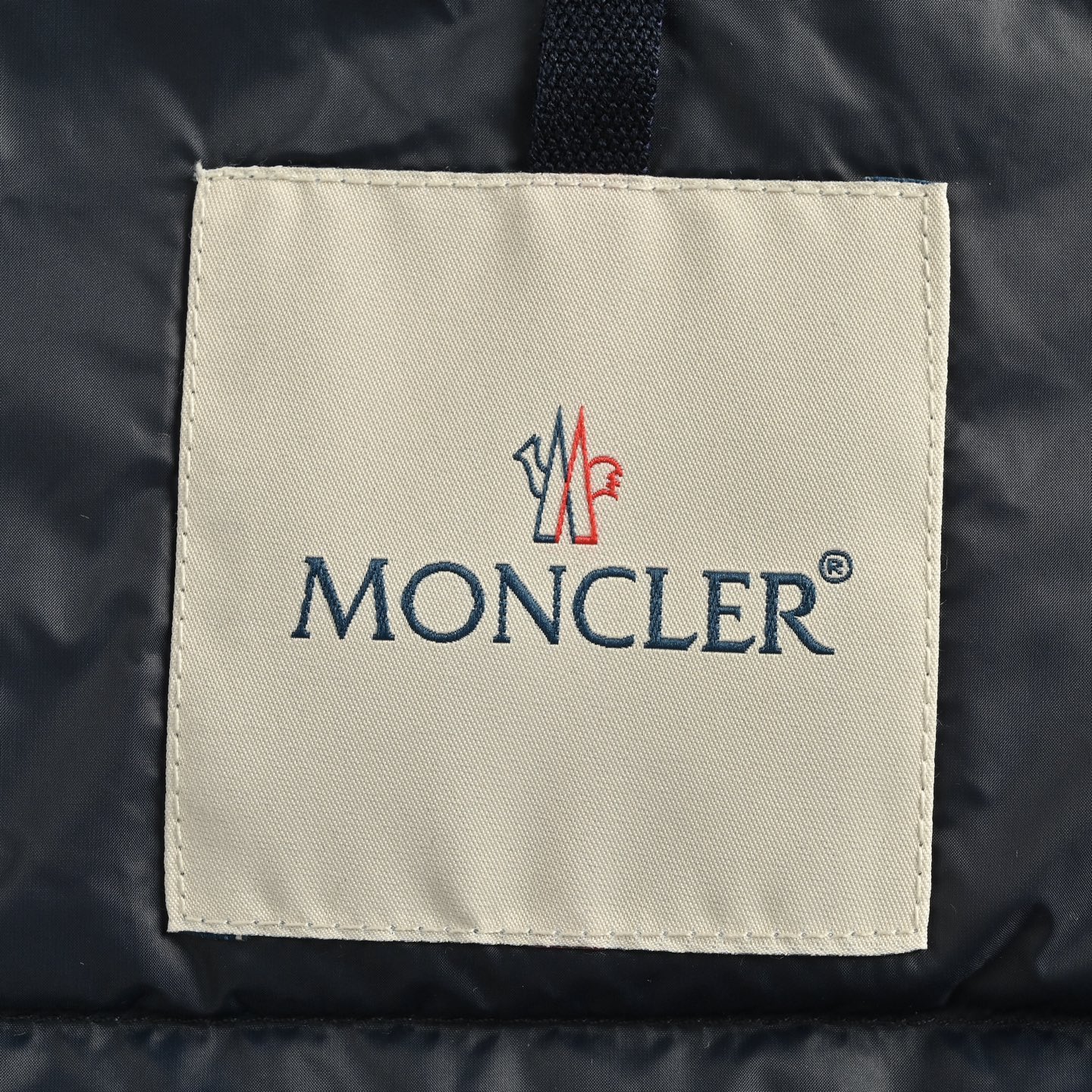 Moncler/蒙口 25Fw 口袋徽标连帽羽绒服 MONCLER连帽夹克式羽绒服