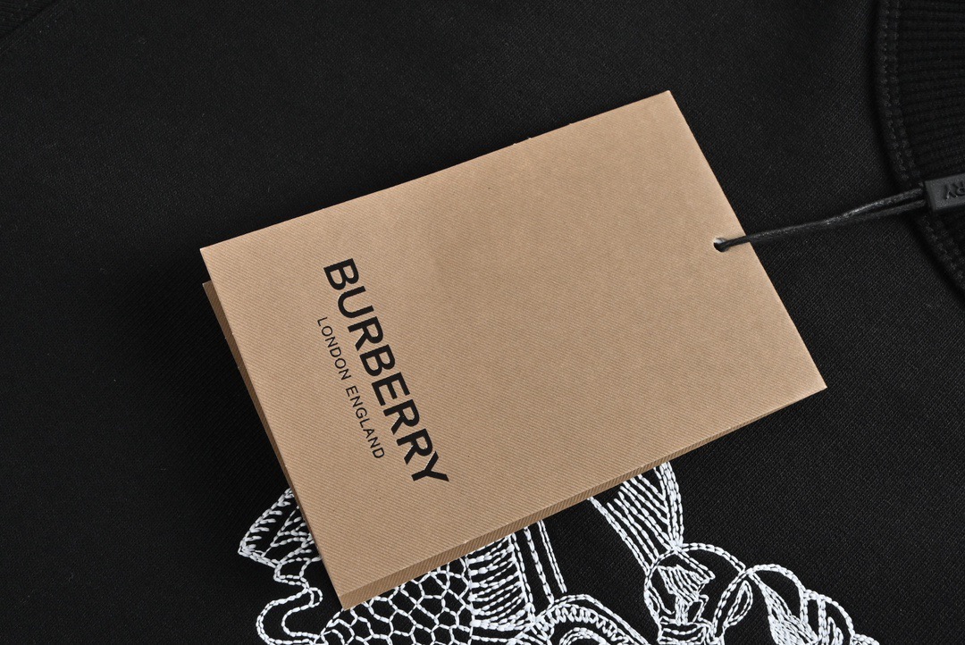 Burberry/巴宝莉 23Fw 战马刺绣圆领卫衣