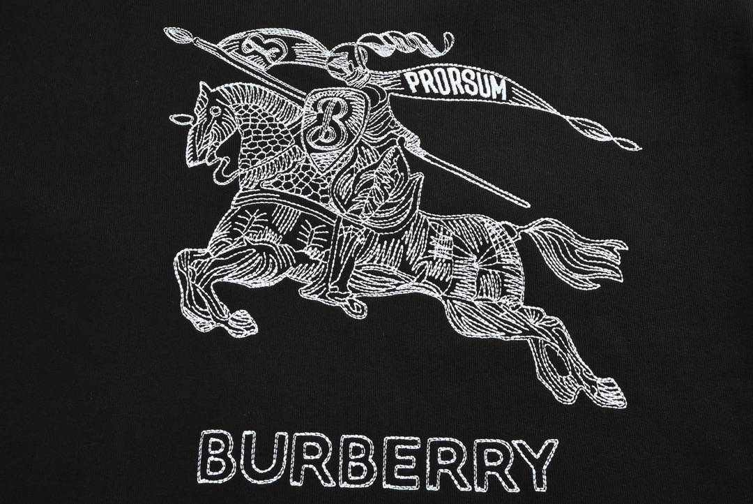 Burberry/巴宝莉 23Fw 战马刺绣圆领卫衣