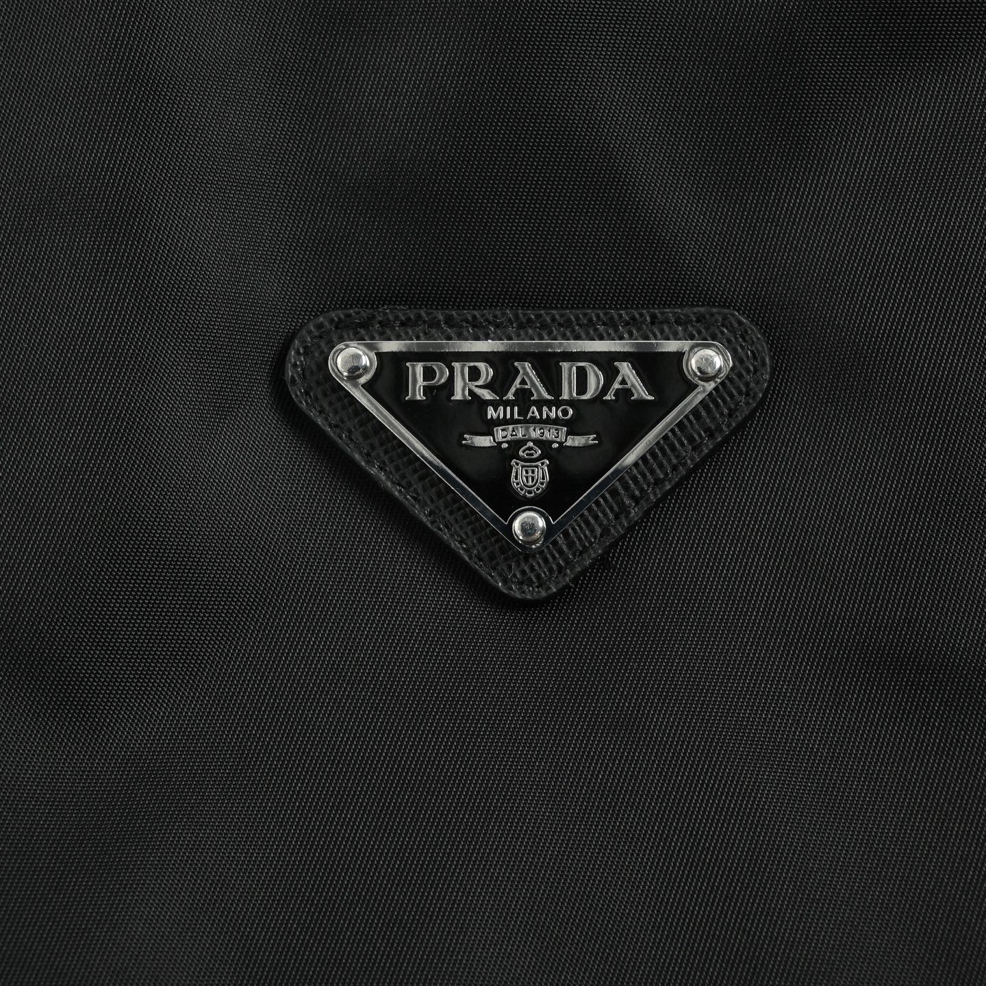 Prada/普拉达 25Fw 三角标棉服马甲