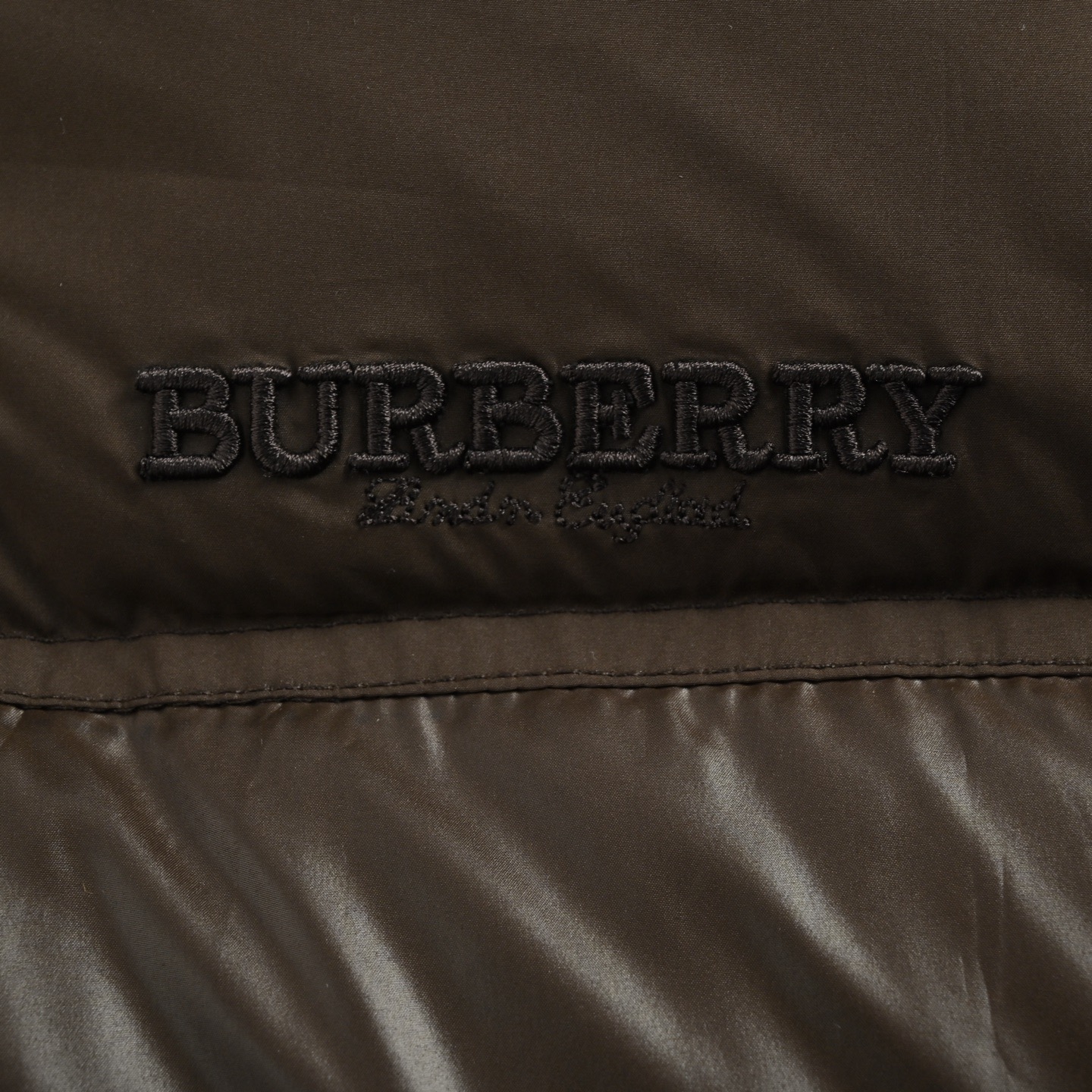 Burberry/巴宝莉 25Fw 刺绣字母袖标羽绒服 Burberry男士黑色鹅绒羽绒服