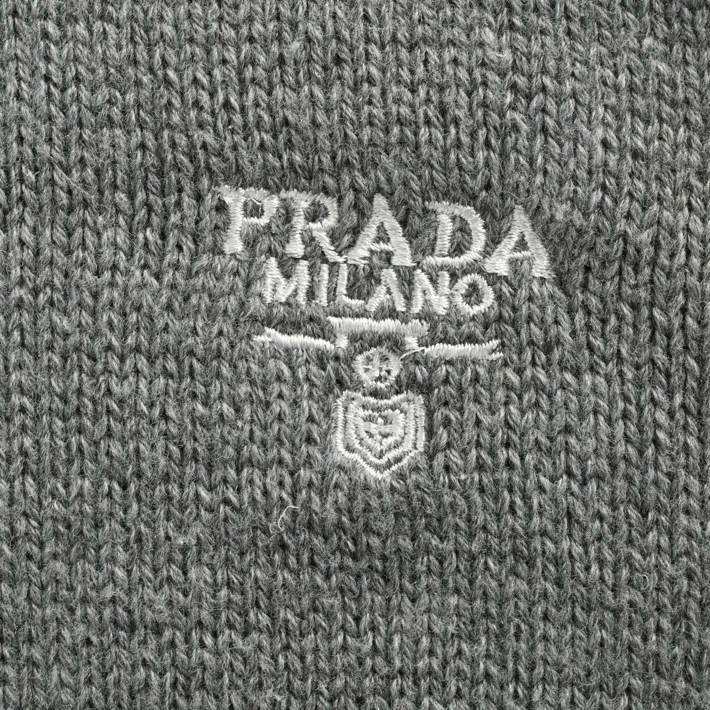 Prada/普拉达 刺绣徽标拉链毛衣开衫