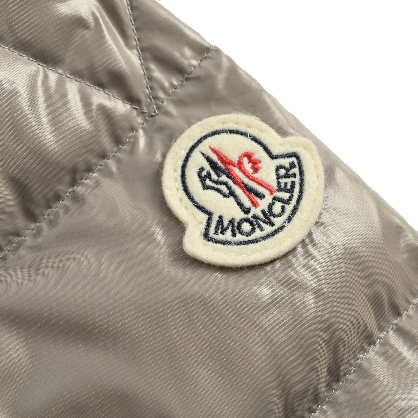 Moncler/蒙口 简约大口袋立领轻薄羽绒服 简约大口袋素款 秋冬新款羽绒服 白鹅绒羽绒填充实