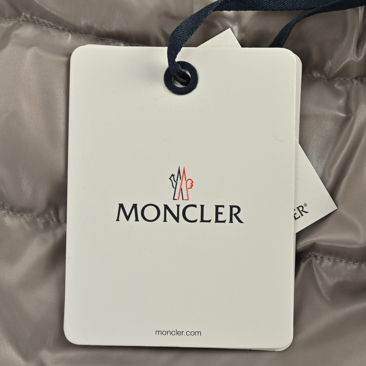 Moncler/蒙口 简约大口袋立领轻薄羽绒服 简约大口袋素款 秋冬新款羽绒服 白鹅绒羽绒填充实