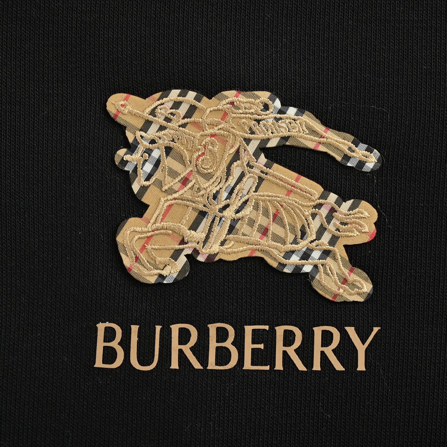 Burberry 巴宝莉 25Fw 格纹战马贴布拉链连帽外套