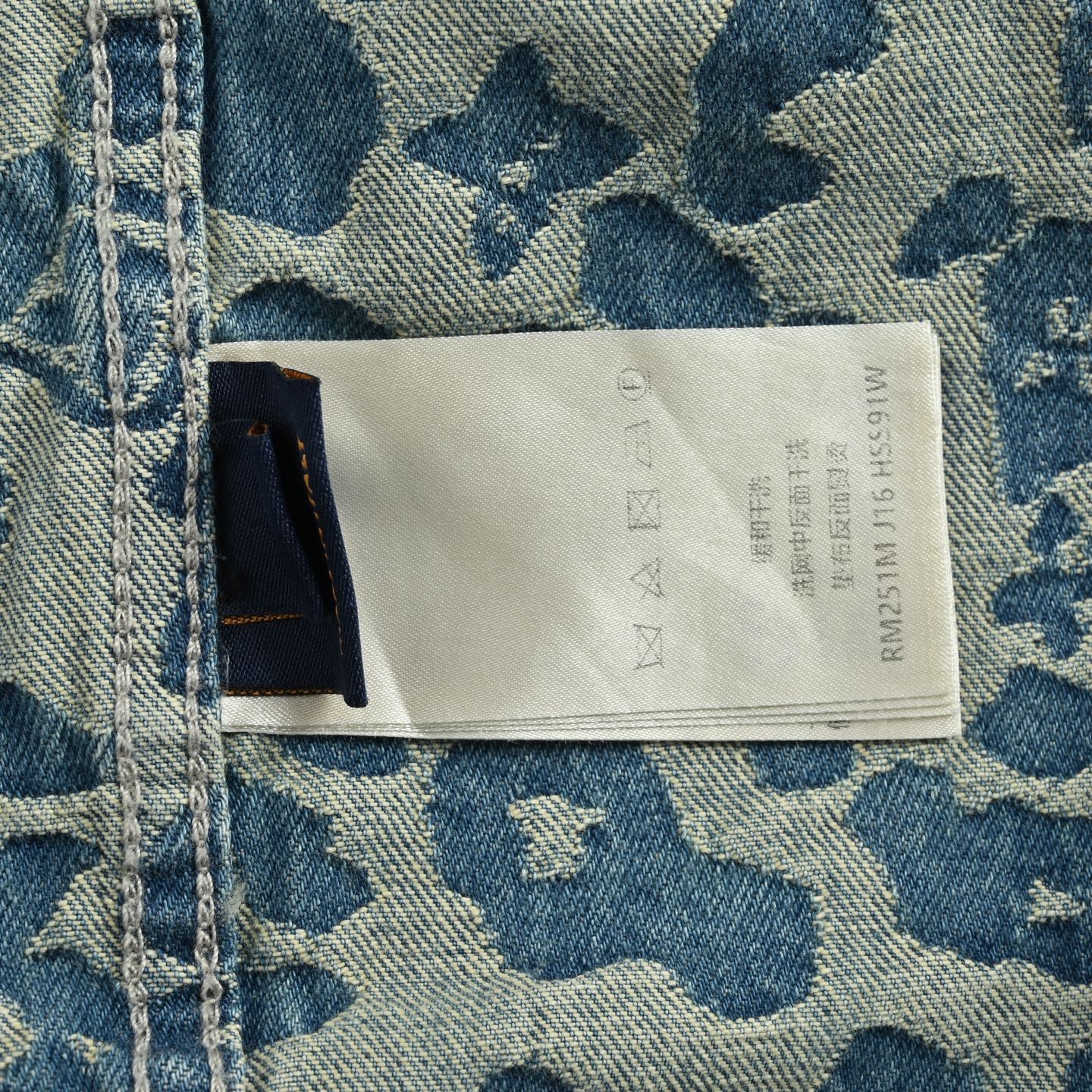 Louis Vuitton 路易威登 Nigo联名款烧花工装牛仔外套-Chinese UA Cheap High Quatity Brand Clothes Bags handbags Sneakers wholesale wholesaler seller from China Factory suppliers Fashion Clothing Shoes best Quality Beautiful Price Louis Vuitton 路易威登 Nigo联名款烧花工装牛仔外套