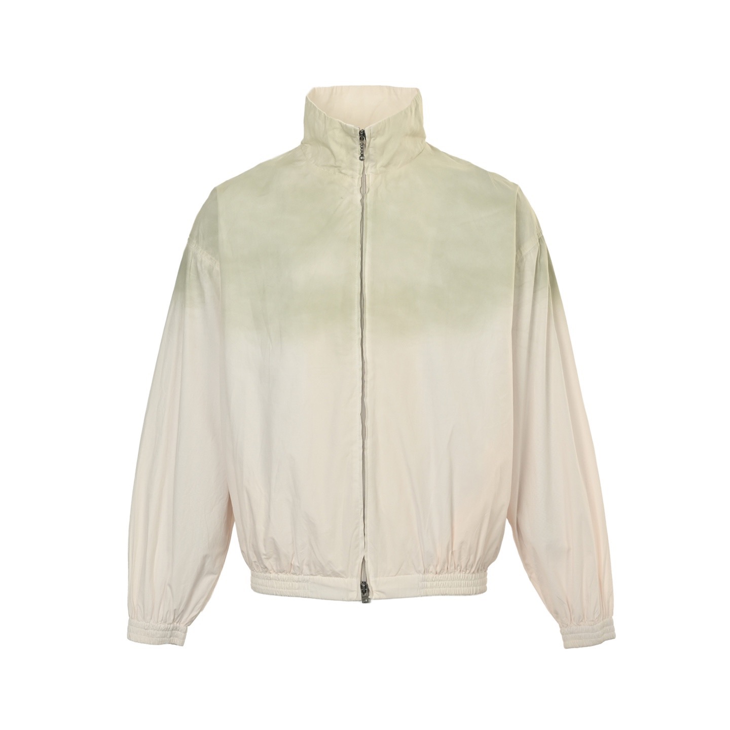 本地自取:💰300
Acne Studios 1996做旧字母印花夹克外套
黑白两个颜色全部购入原版开发,光买一个颜色是根本做不出来,因为黑白两个颜色的成衣处理工艺完全不同,表面面料采用100D全棉平纹面料,里布采用弹力网眼布,具有吸湿排汗功能,黑白都是各500米起订量,必须定织定染,否则不可能颜色一样,开模定制Lampo铜质拉链,开模费用相当高昂,并且后续还需要经过做旧处理,金属质感满满,拉头上全部带有Acne刻字logo,印花部分虽然看起来是一套色胶浆,但是字母里的细节网点部分非常难处理,需要画稿师傅一点一点抠细节调整处理,并且需要保证极高的牢度采用特种浆料,因为后续有多重水洗喷色工艺,关于成衣后道处理工艺,白色夹克需要先染色至原版一样的底色然后再喷涂上半部分的颜色,非常难把控,注意白色不是喷马骝,黑色夹克才是在上半部分喷马骝形成轻微的做旧感,定制辅料三标出品,男女同款
Size:42-48