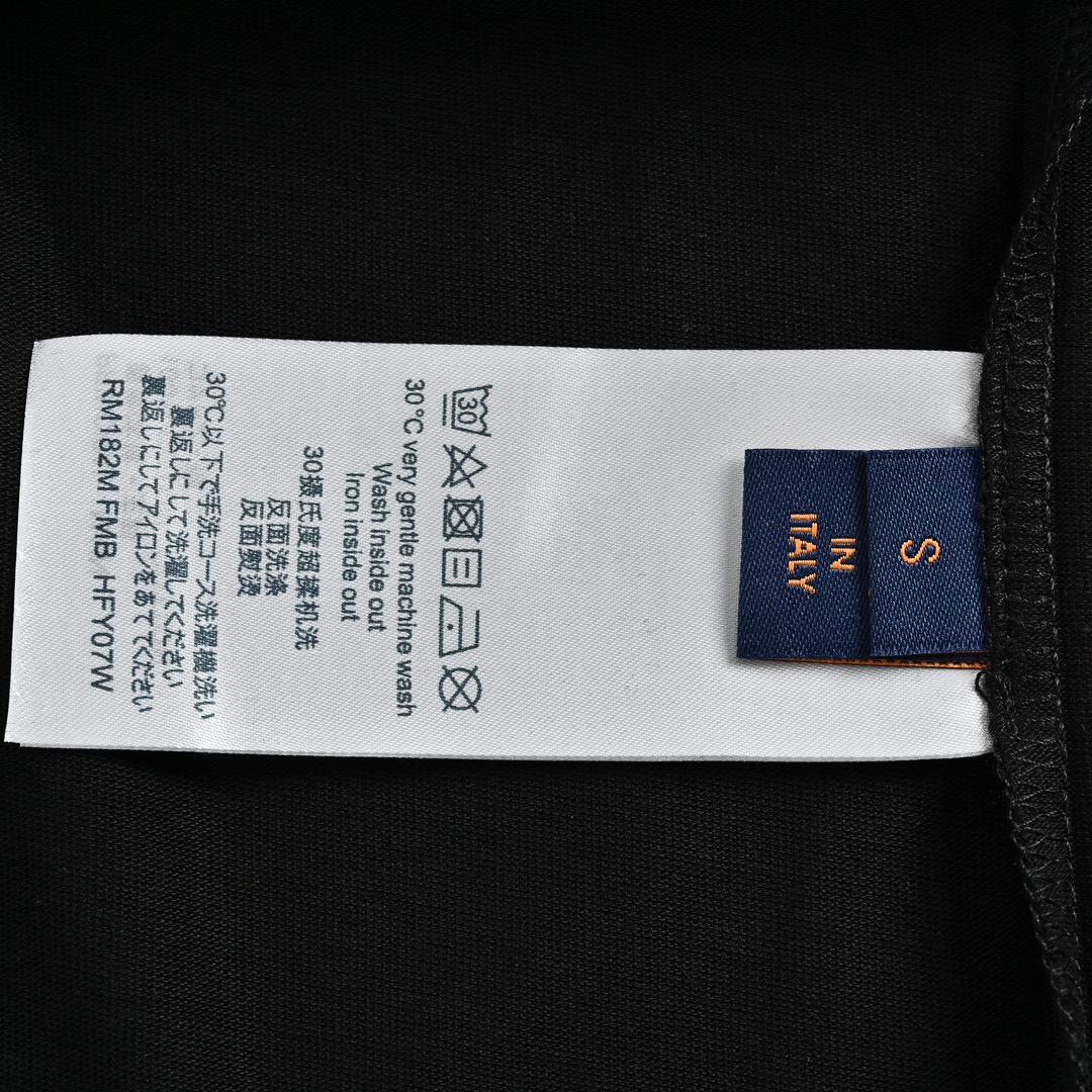 Louis Vuitton 路易威登 23ss 后背鞋子印花短袖-Chinese UA Cheap High Quatity Brand Clothes Bags handbags Sneakers wholesale wholesaler seller from China Factory suppliers Fashion Clothing Shoes best Quality Beautiful Price Louis Vuitton 路易威登 23ss 后背鞋子印花短袖