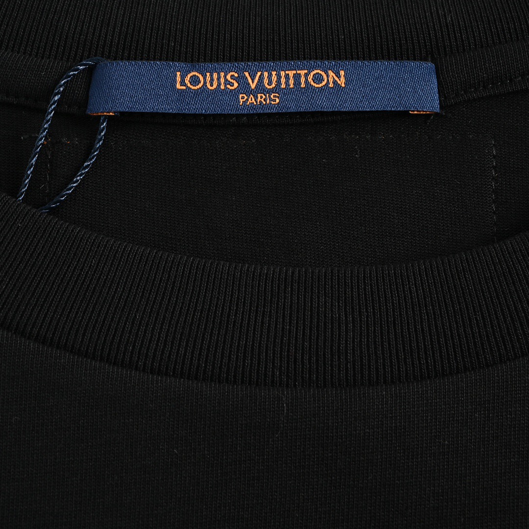 Louis Vuitton 路易威登 23ss 后背鞋子印花短袖-Chinese UA Cheap High Quatity Brand Clothes Bags handbags Sneakers wholesale wholesaler seller from China Factory suppliers Fashion Clothing Shoes best Quality Beautiful Price Louis Vuitton 路易威登 23ss 后背鞋子印花短袖