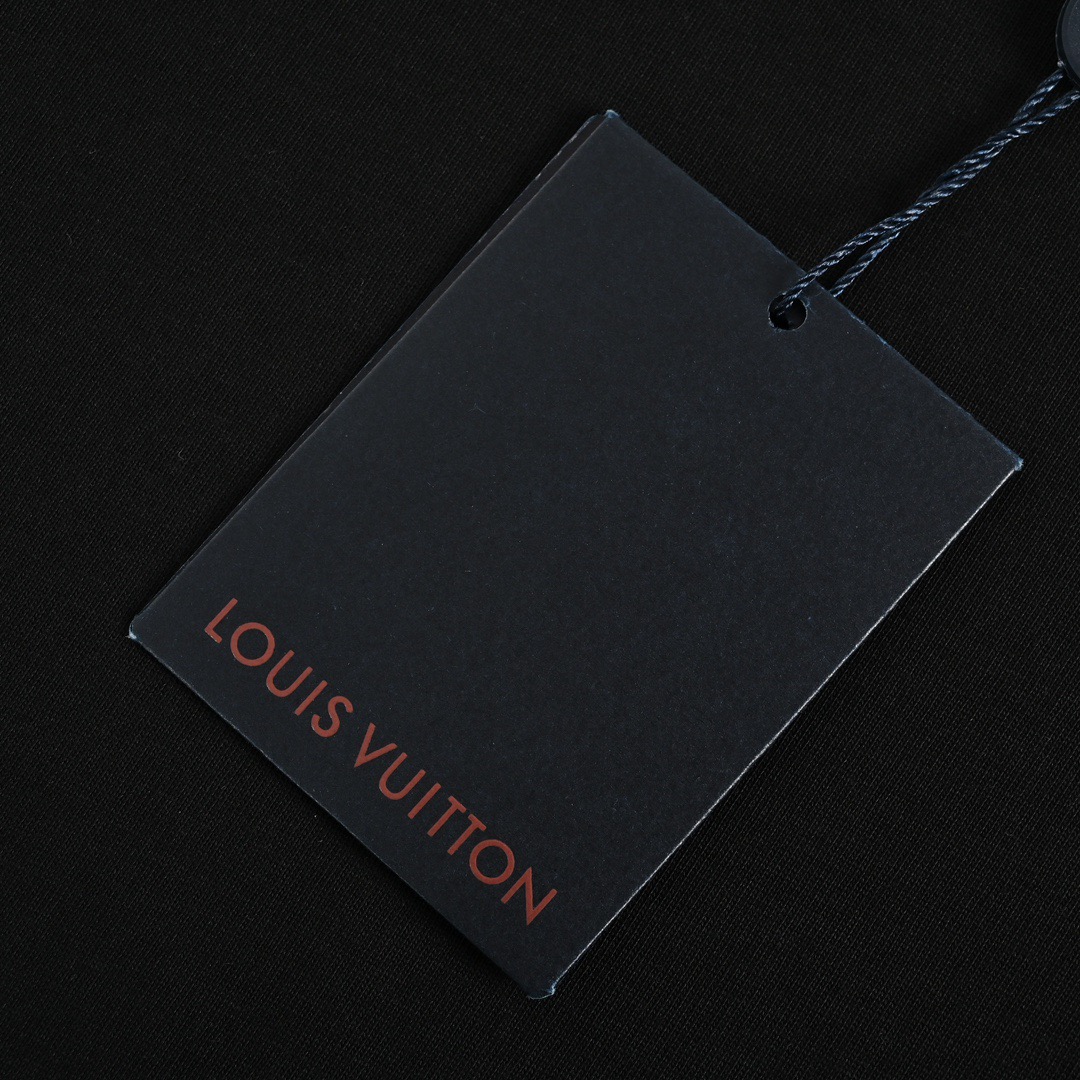 Louis Vuitton 路易威登 23ss 后背鞋子印花短袖-Chinese UA Cheap High Quatity Brand Clothes Bags handbags Sneakers wholesale wholesaler seller from China Factory suppliers Fashion Clothing Shoes best Quality Beautiful Price Louis Vuitton 路易威登 23ss 后背鞋子印花短袖