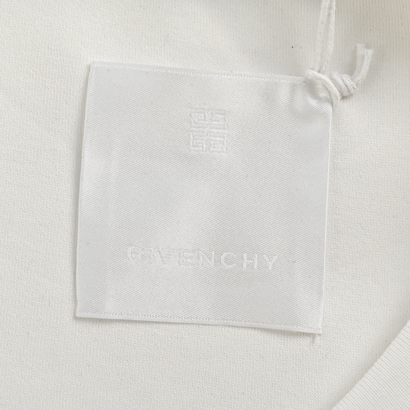 GIVENCHY 纪梵希 25ss 珠片绣花logo短袖-Chinese UA Cheap High Quatity Brand Clothes Bags handbags Sneakers wholesale wholesaler seller from China Factory suppliers Fashion Clothing Shoes best Quality Beautiful Price GIVENCHY 纪梵希 25ss 珠片绣花logo短袖