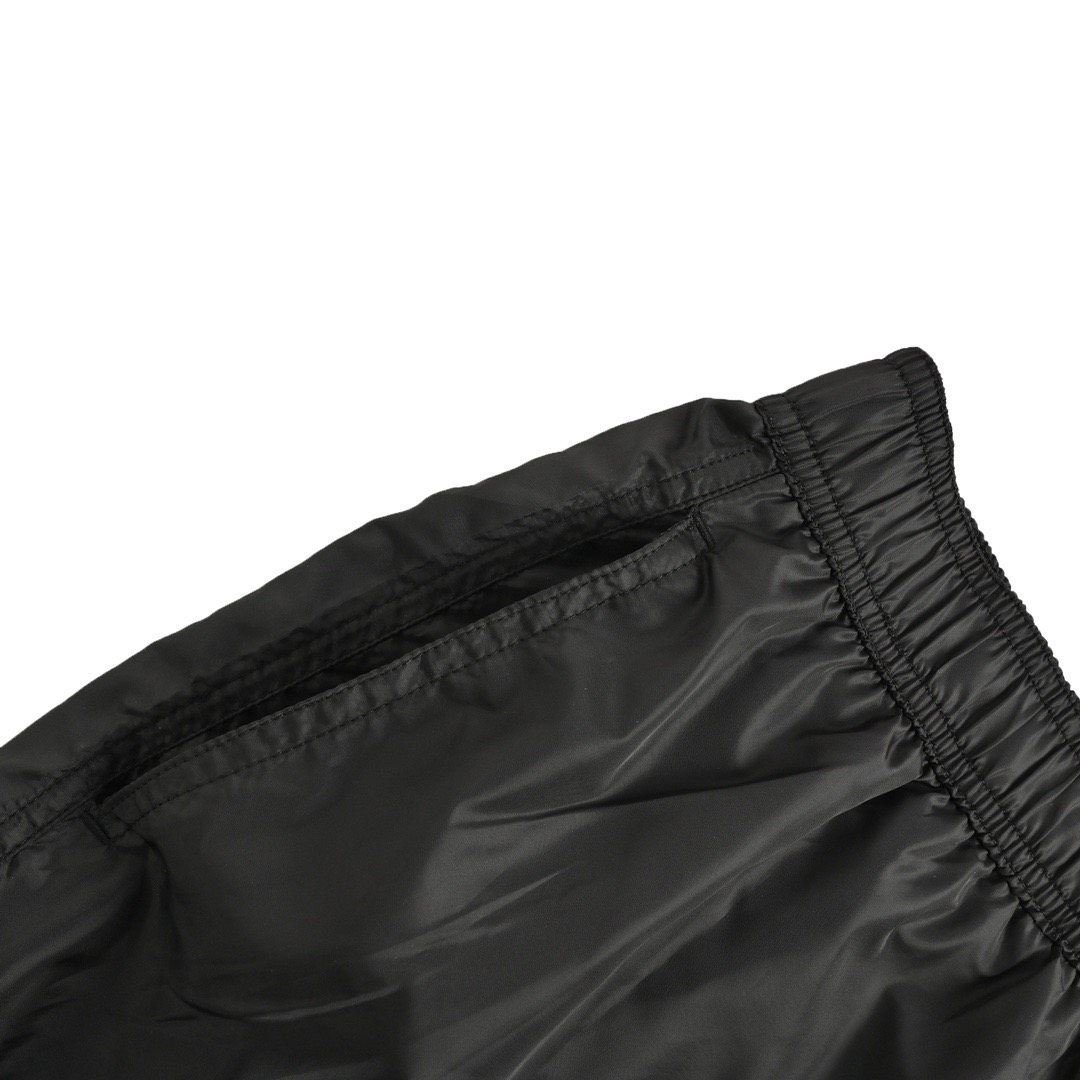 Moncler/蒙口 24ss 短款经典徽标沙滩短裤 Moncler/蒙口 24ss 短款经典徽标沙滩短裤