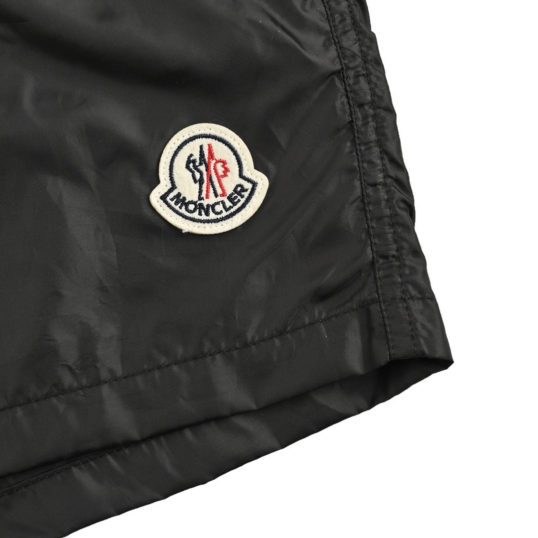 Moncler/蒙口 24ss 短款经典徽标沙滩短裤 Moncler/蒙口 24ss 短款经典徽标沙滩短裤