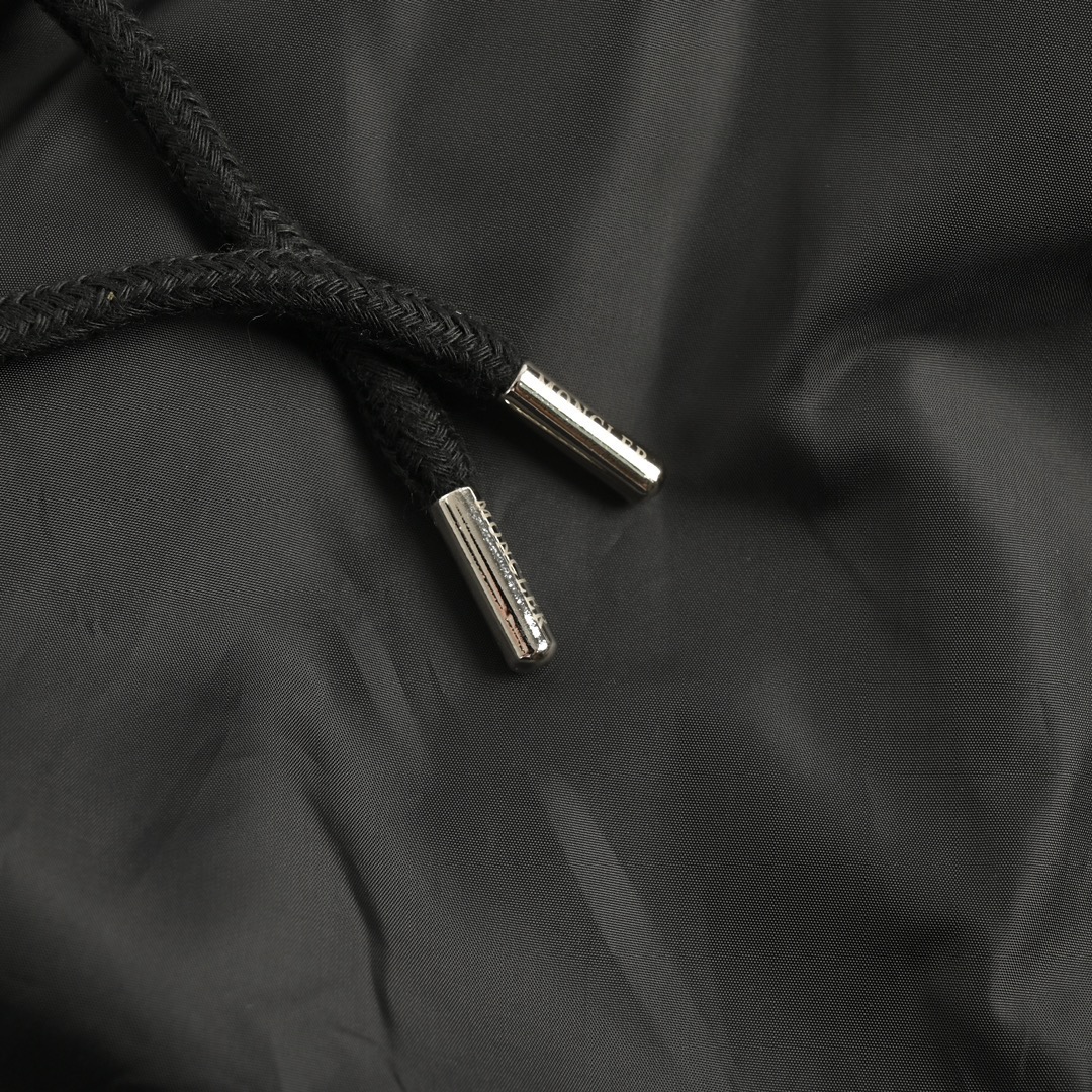 Moncler/蒙口 24ss 短款经典徽标沙滩短裤 Moncler/蒙口 24ss 短款经典徽标沙滩短裤