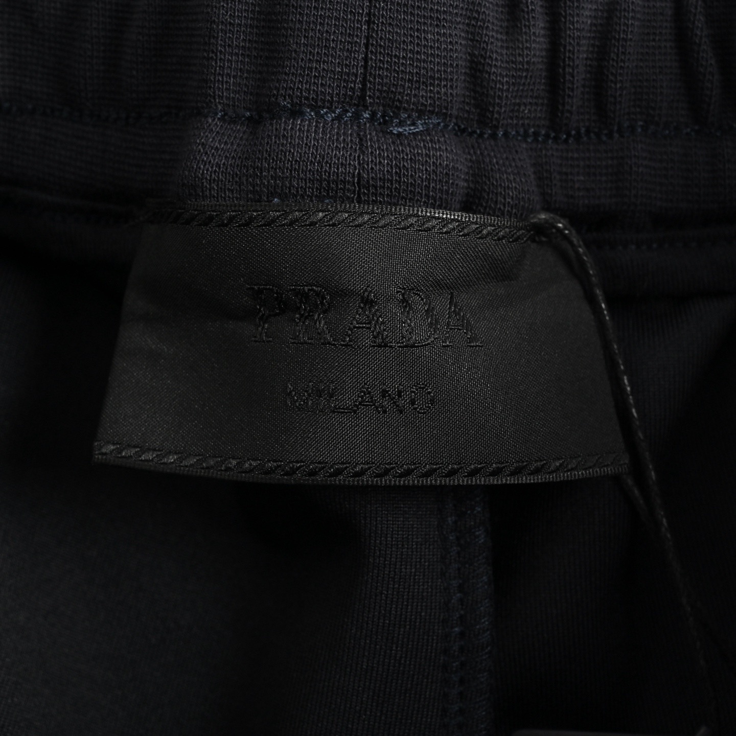 Prada/普拉达 25ss 下摆三角标尼龙拼接口袋短裤