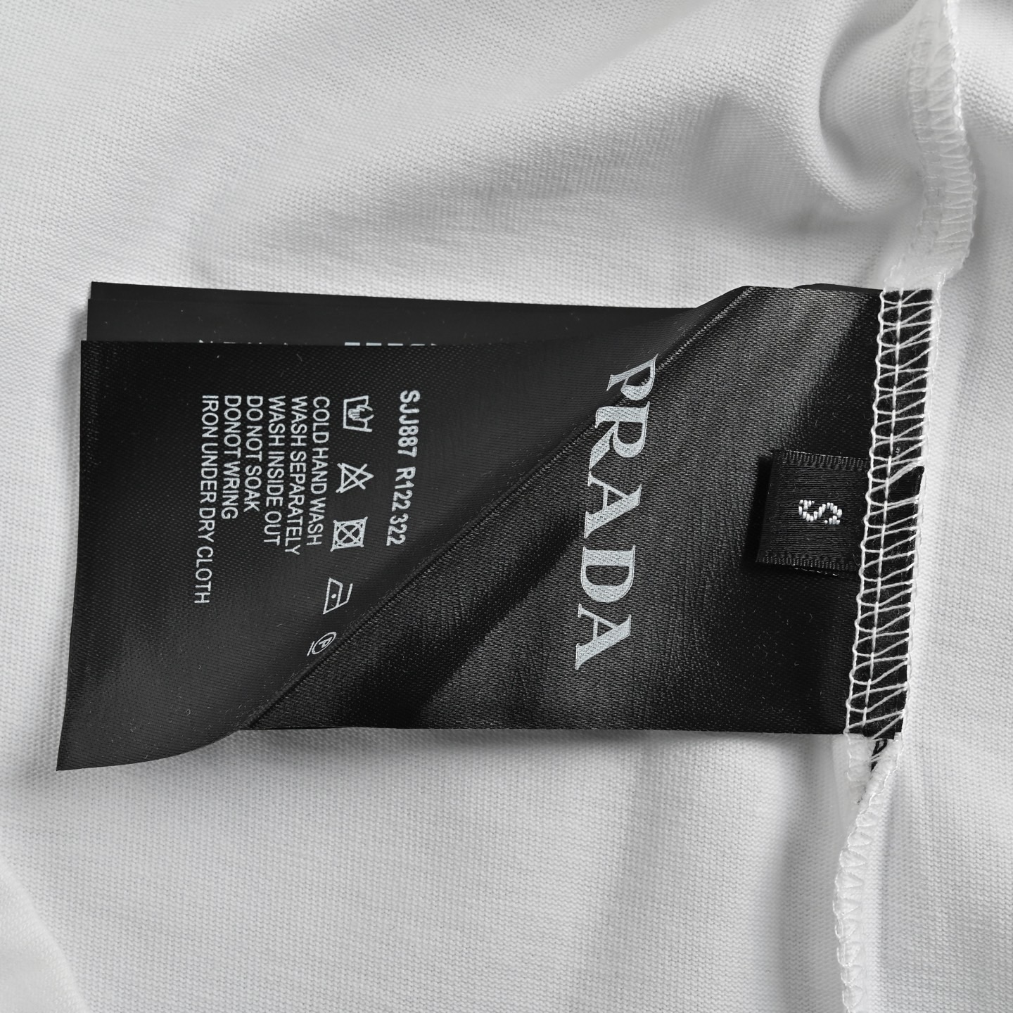 Prada/普拉达 25ss 胸口刺绣绿色三角标短袖-Chinese UA Cheap High Quatity Brand Clothes Bags handbags Sneakers wholesale wholesaler seller from China Factory suppliers Fashion Clothing Shoes best Quality Beautiful Price Prada/普拉达 25ss 胸口刺绣绿色三角标短袖