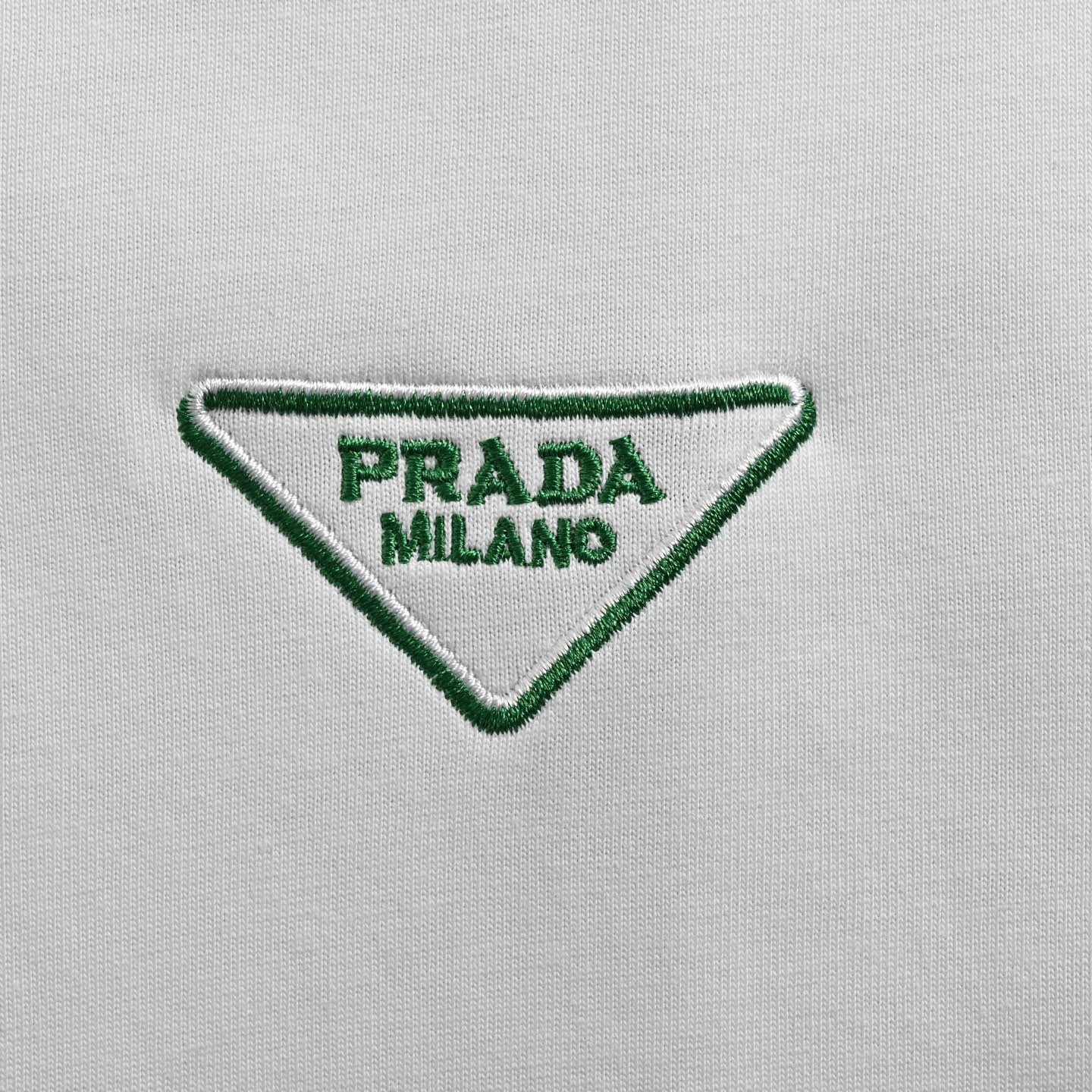 Prada/普拉达 25ss 胸口刺绣绿色三角标短袖-Chinese UA Cheap High Quatity Brand Clothes Bags handbags Sneakers wholesale wholesaler seller from China Factory suppliers Fashion Clothing Shoes best Quality Beautiful Price Prada/普拉达 25ss 胸口刺绣绿色三角标短袖