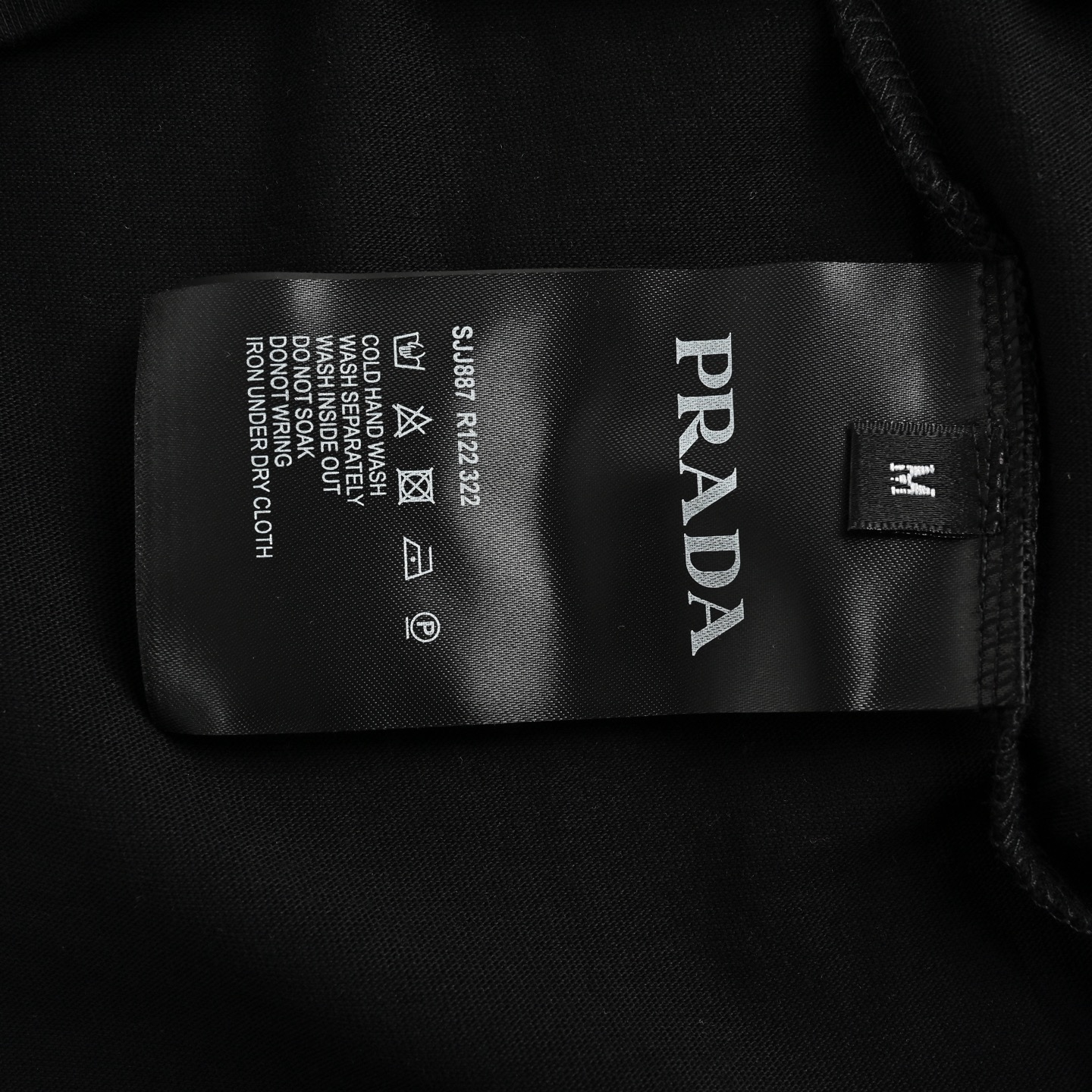 Prada/普拉达 25ss 重叠刺绣三角标短袖 Prada/普拉达 25ss 重叠刺绣三角标短袖