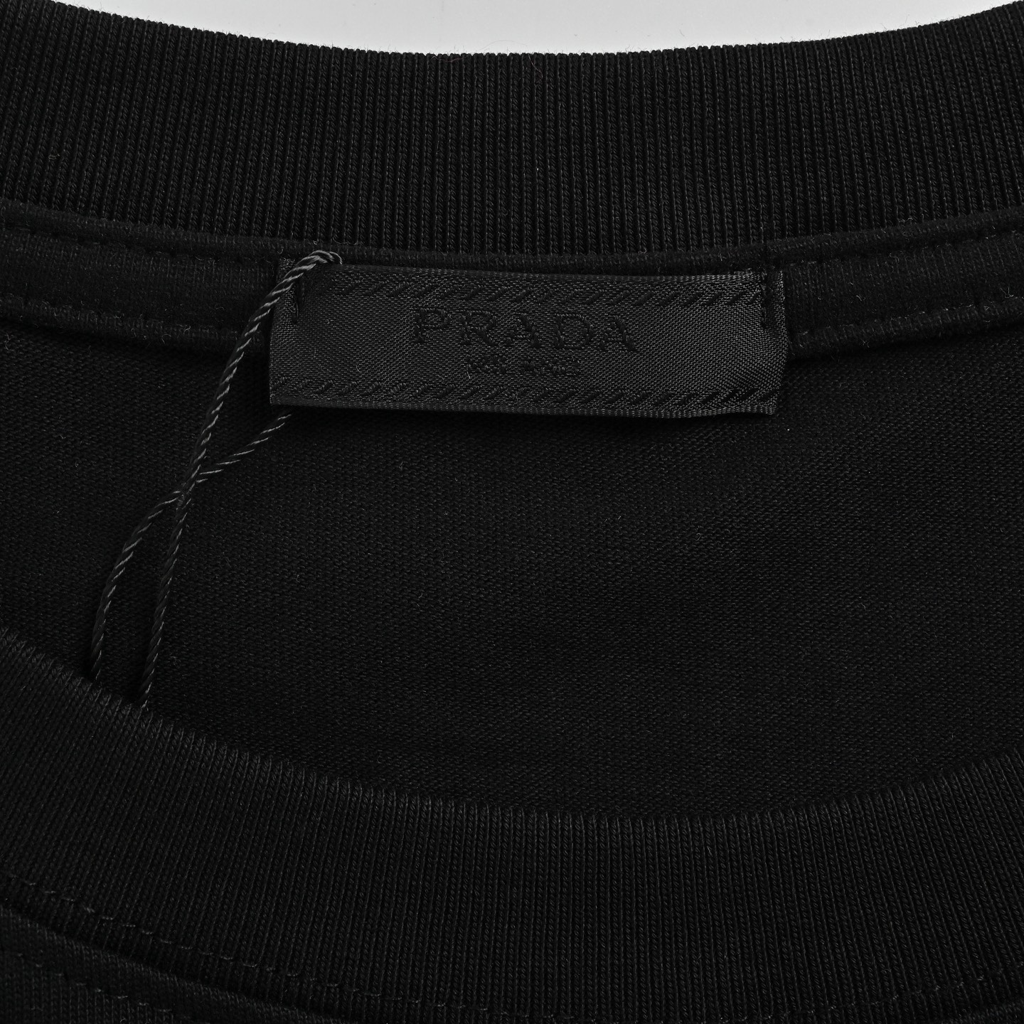 Prada/普拉达 25ss 重叠刺绣三角标短袖 Prada/普拉达 25ss 重叠刺绣三角标短袖