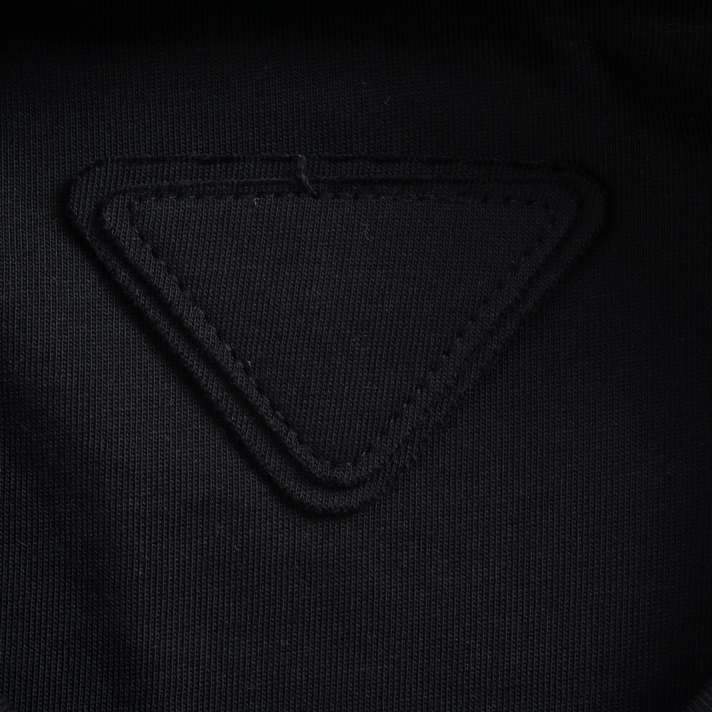 Prada/普拉达 口袋徽标撞色双面短袖-Top High Quatity Cheap Sneakers Fashion Clothing Clothes Bags handbags Shoes of all Brand wholesale With The best Quality And Beautiful Price from China Factory Chinese suppliers wholesaler seller Prada/普拉达 口袋徽标撞色双面短袖