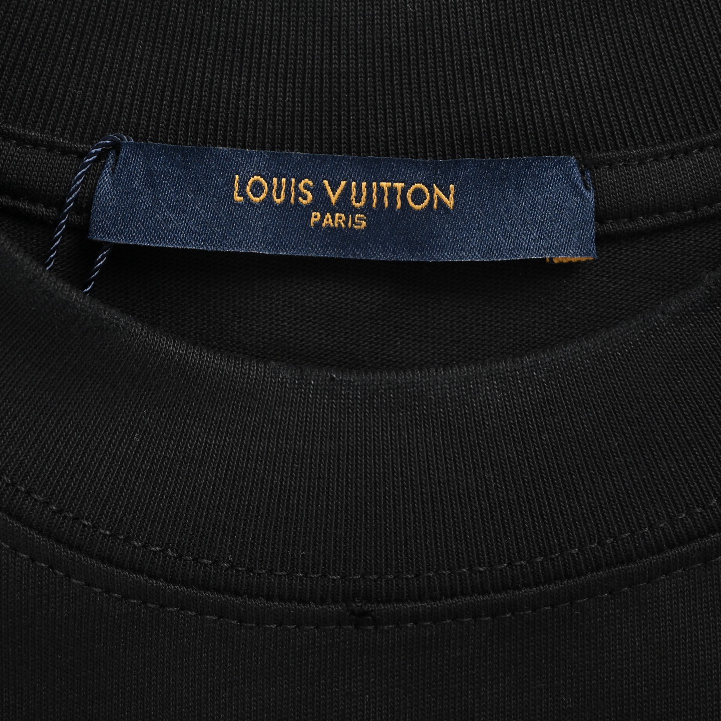 Louis Vuitton/路易威登 26ss 云朵字母logo刺绣短袖 黑 白-Top High Quatity Cheap Sneakers Fashion Clothing Clothes Bags handbags Shoes of all Brand wholesale With The best Quality And Beautiful Price from China Factory Chinese suppliers wholesaler seller Louis Vuitton/路易威登 26ss 云朵字母logo刺绣短袖 黑 白