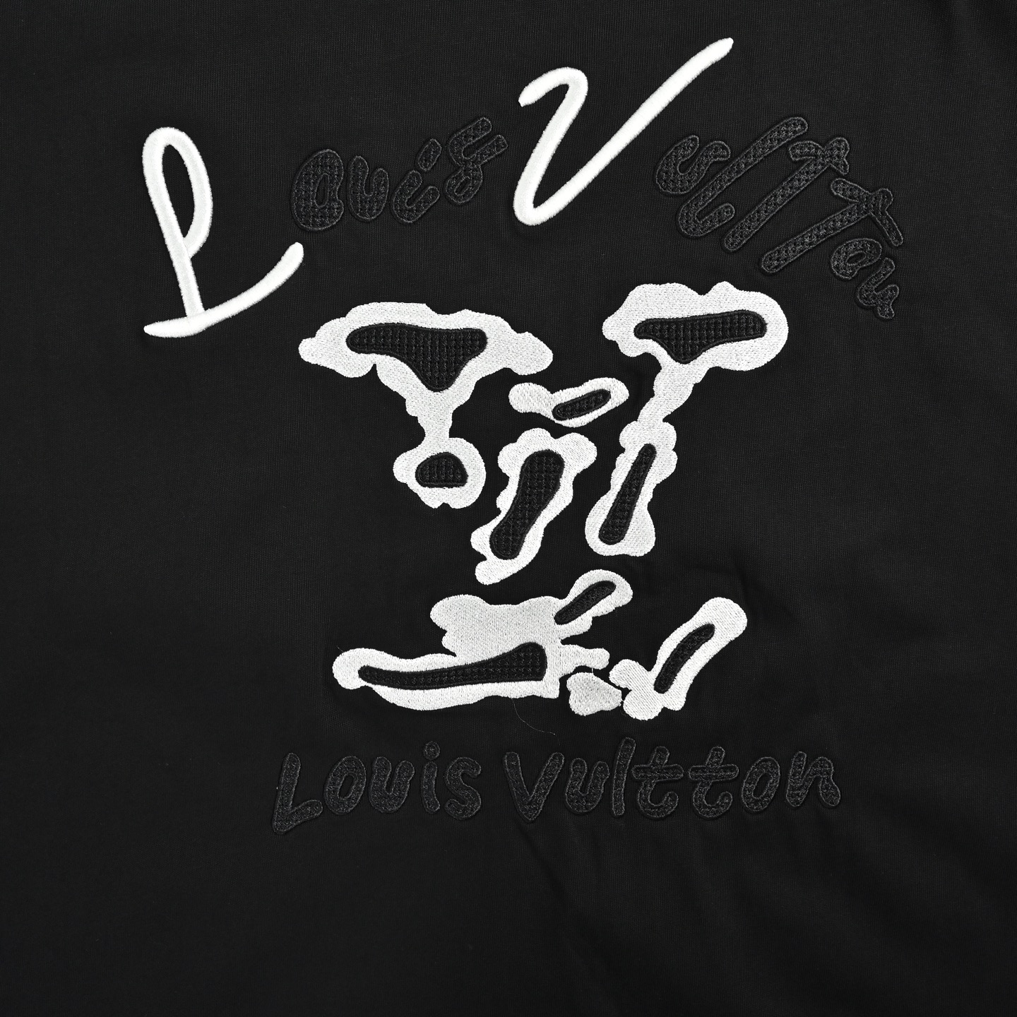 Louis Vuitton/路易威登 26ss 云朵字母logo刺绣短袖 黑 白-Top High Quatity Cheap Sneakers Fashion Clothing Clothes Bags handbags Shoes of all Brand wholesale With The best Quality And Beautiful Price from China Factory Chinese suppliers wholesaler seller Louis Vuitton/路易威登 26ss 云朵字母logo刺绣短袖 黑 白