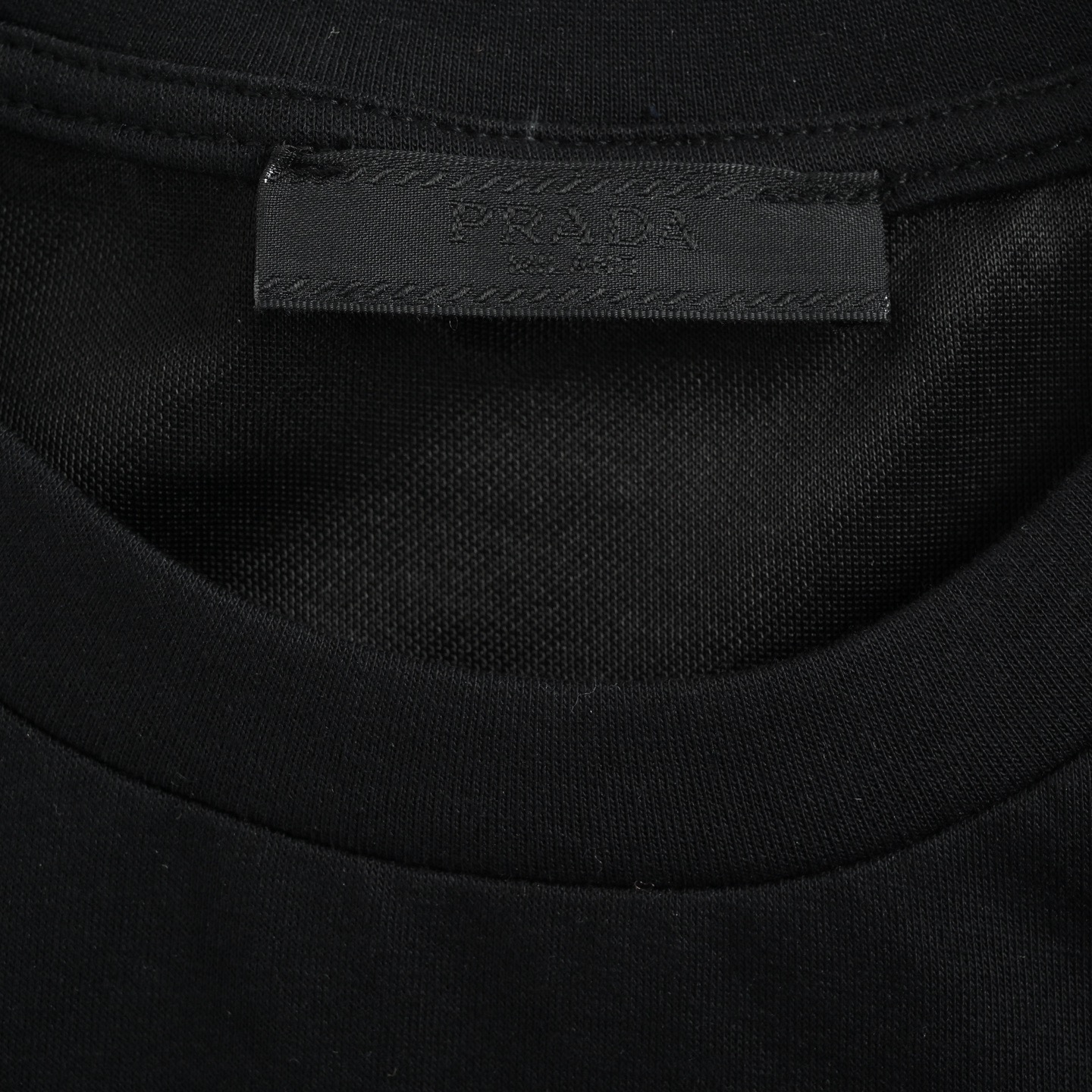 Prada/普拉达 胸口三角标短袖 定制氨丝蛋白双生织面料-Top High Quatity Cheap Sneakers Fashion Clothing Clothes Bags handbags Shoes of all Brand wholesale With The best Quality And Beautiful Price from China Factory Chinese suppliers wholesaler seller Prada/普拉达 胸口三角标短袖 定制氨丝蛋白双生织面料
