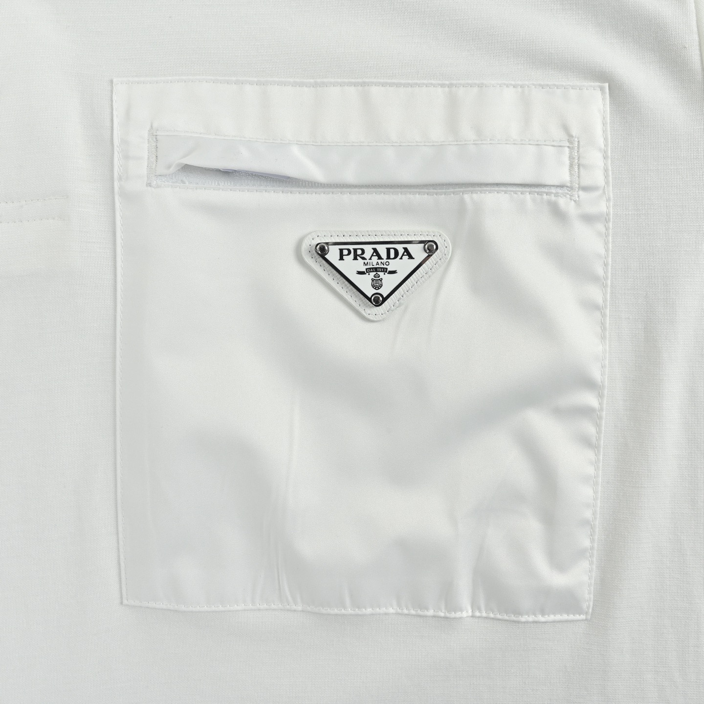 Prada/普拉达 25ss 三角标尼龙口袋拼接Polo短袖