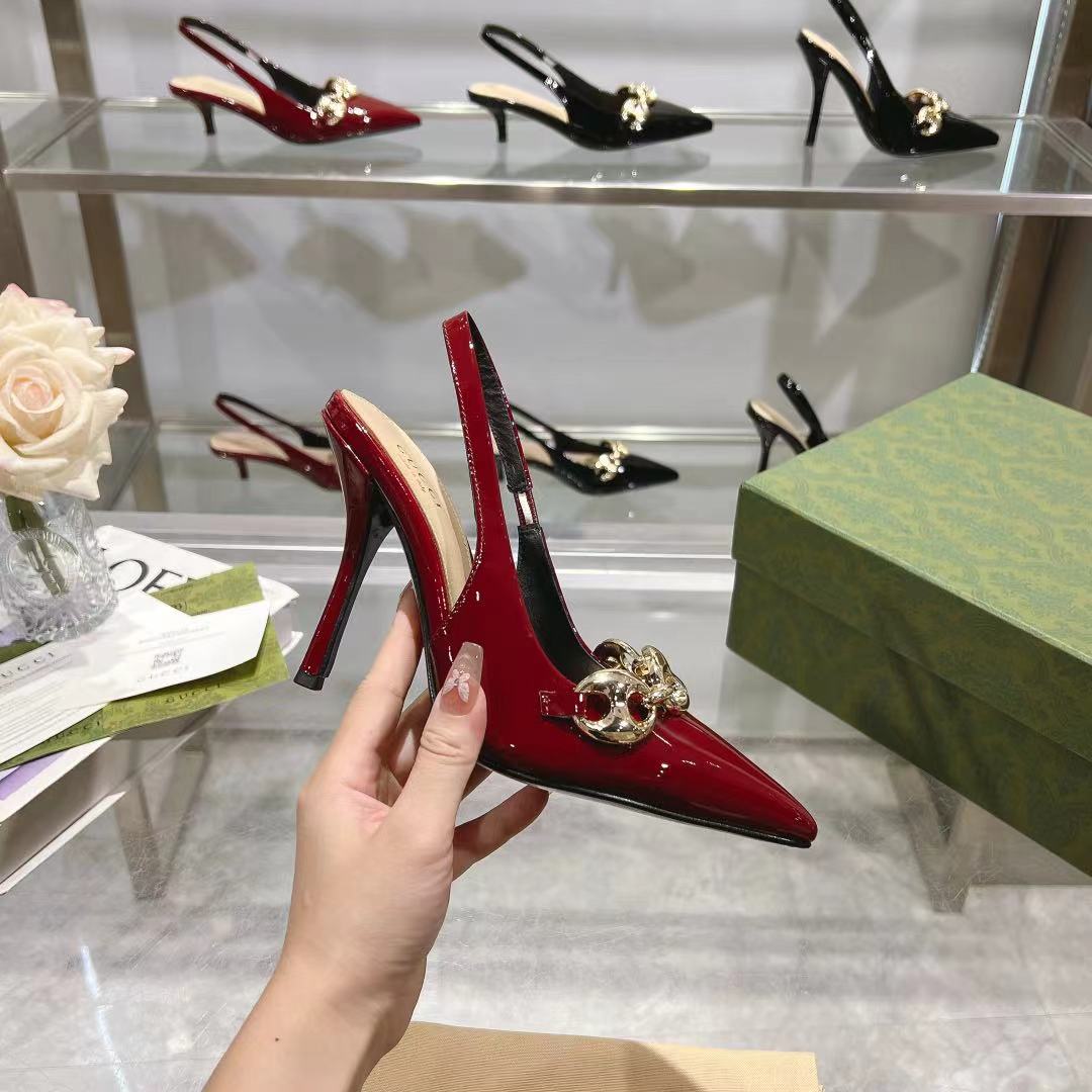 NO:236435,【Free in stock】New model!  Guccí Classic Women's Shoes: The original version is developed one to one, carefully modified shoe last, the fabric adopts the original texture, imported cow patent leather, with original board electric hardware GG buckle, delicate and impeccable!  Sheepskin inner lining and footrest Heel height: 10.5cm Size number, 35-42 (40.41 42 customized) Italian leather large sole, original packaging!  Factory direct batch, sandals, gucci, sandals, sheepskin, Leather soles19860909【长期有货】新款！古奇 Guccⅰ 经典女鞋:原版一比一开发,精心调制的鞋楦,面料采用原版质感.进口牛漆皮.配原板电渡五金GG扣 细腻到无可挑剔！ 羊皮内里和垫脚 跟高:10.5cm 码数,35-42（40.41 42订做） 意大利真皮大底,原版包装 ！ 工厂直批,凉鞋,gucci,sandals,sheepskin,Leather soles,Women's Shoes